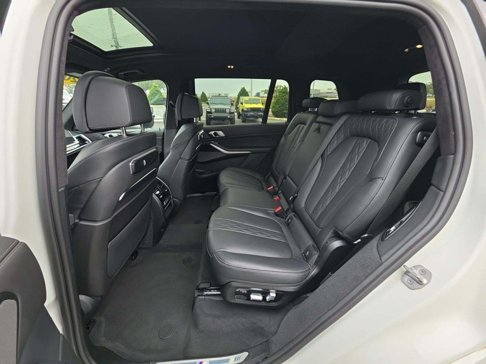 2023 BMW X7 M60i AWD