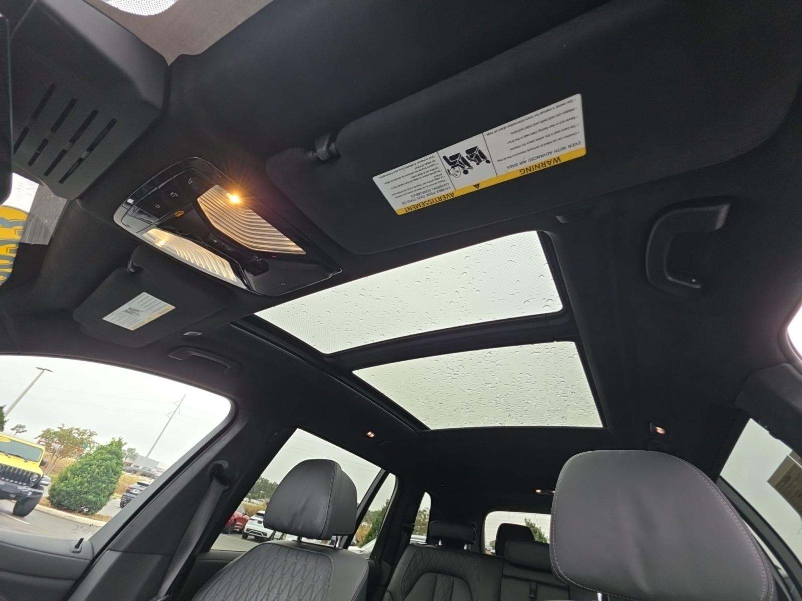 2023 BMW X7 M60i AWD