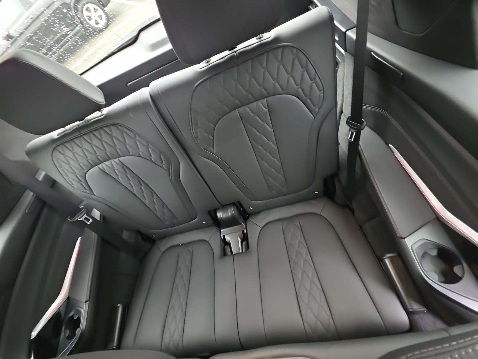 2023 BMW X7 M60i AWD