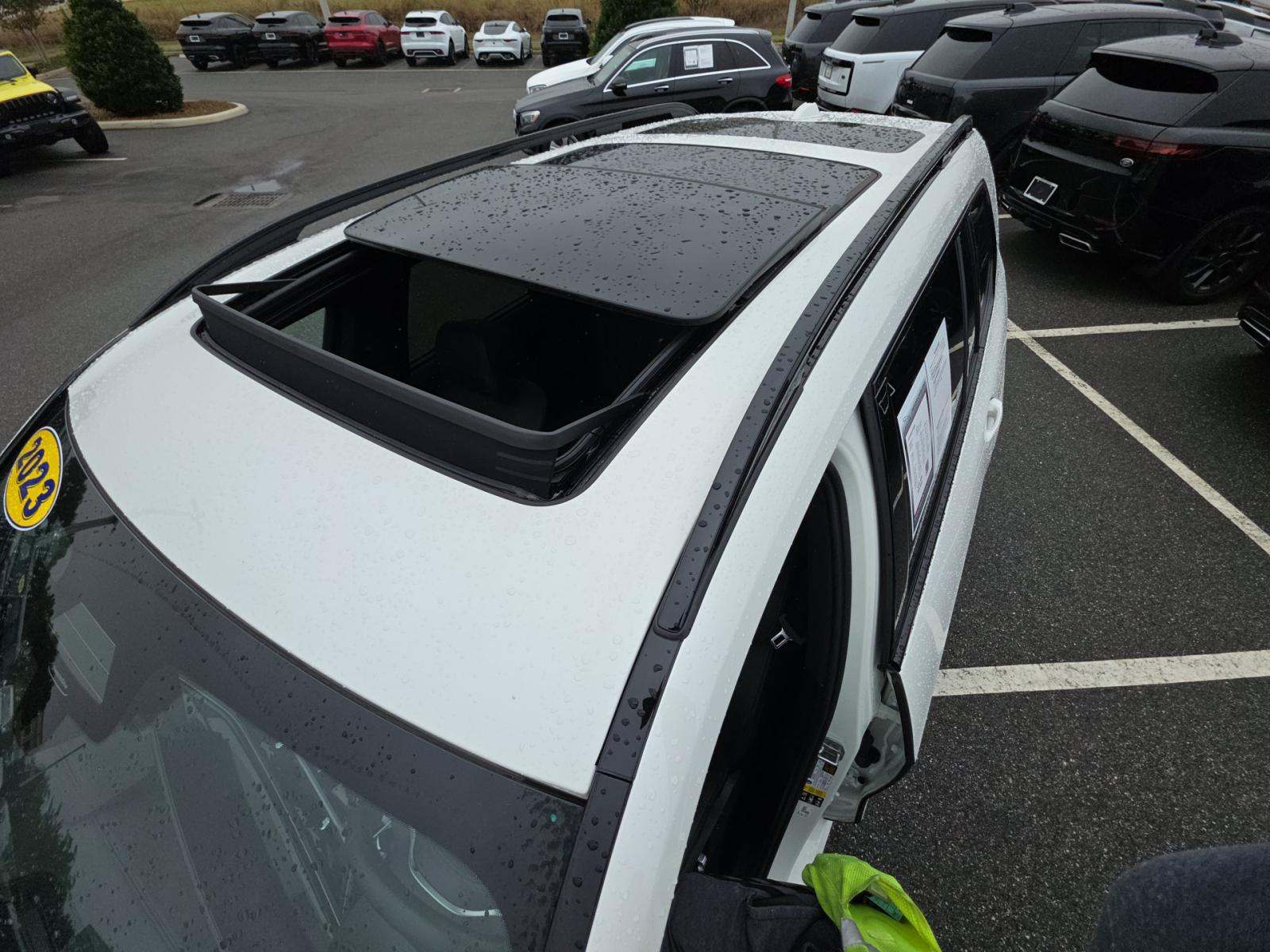 2023 BMW X7 M60i AWD