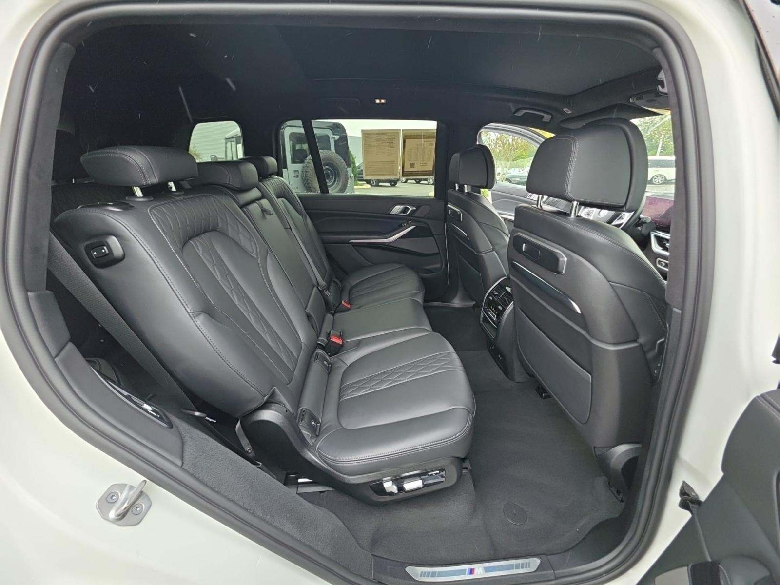 2023 BMW X7 M60i AWD