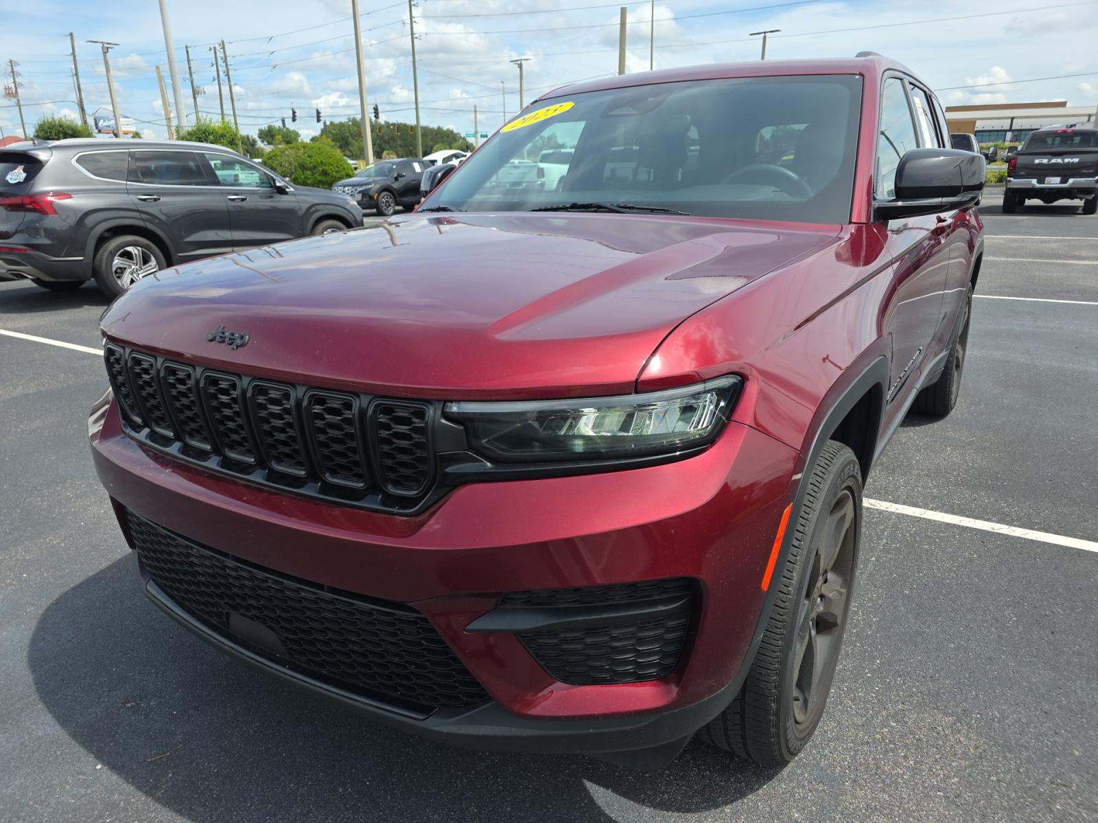 2023 Jeep Grand Cherokee Altitude AWD