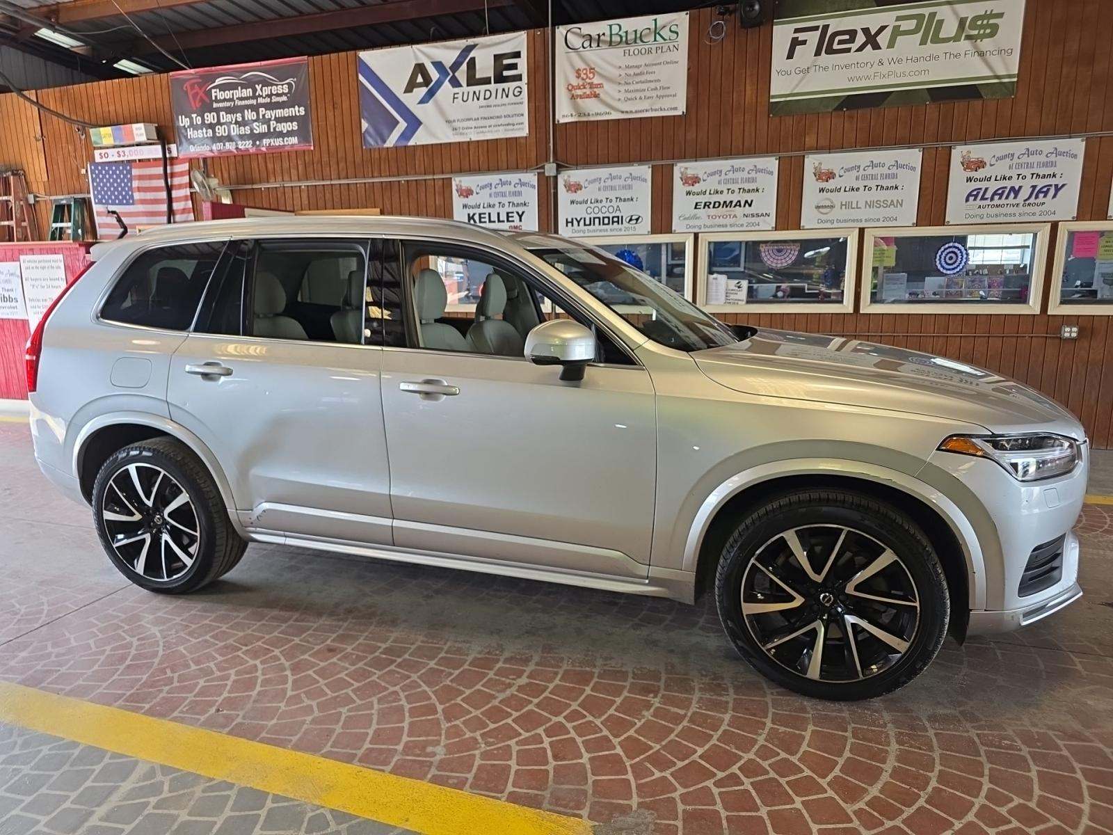 2021 Volvo XC90 T6 Momentum AWD
