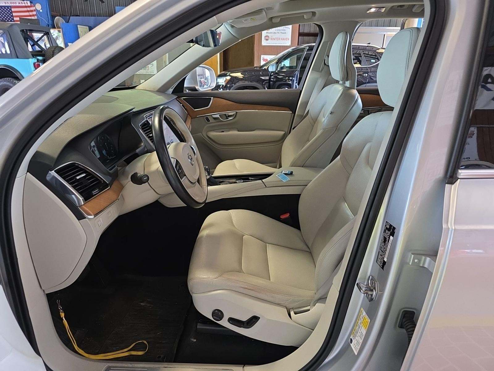 2021 Volvo XC90 T6 Momentum AWD