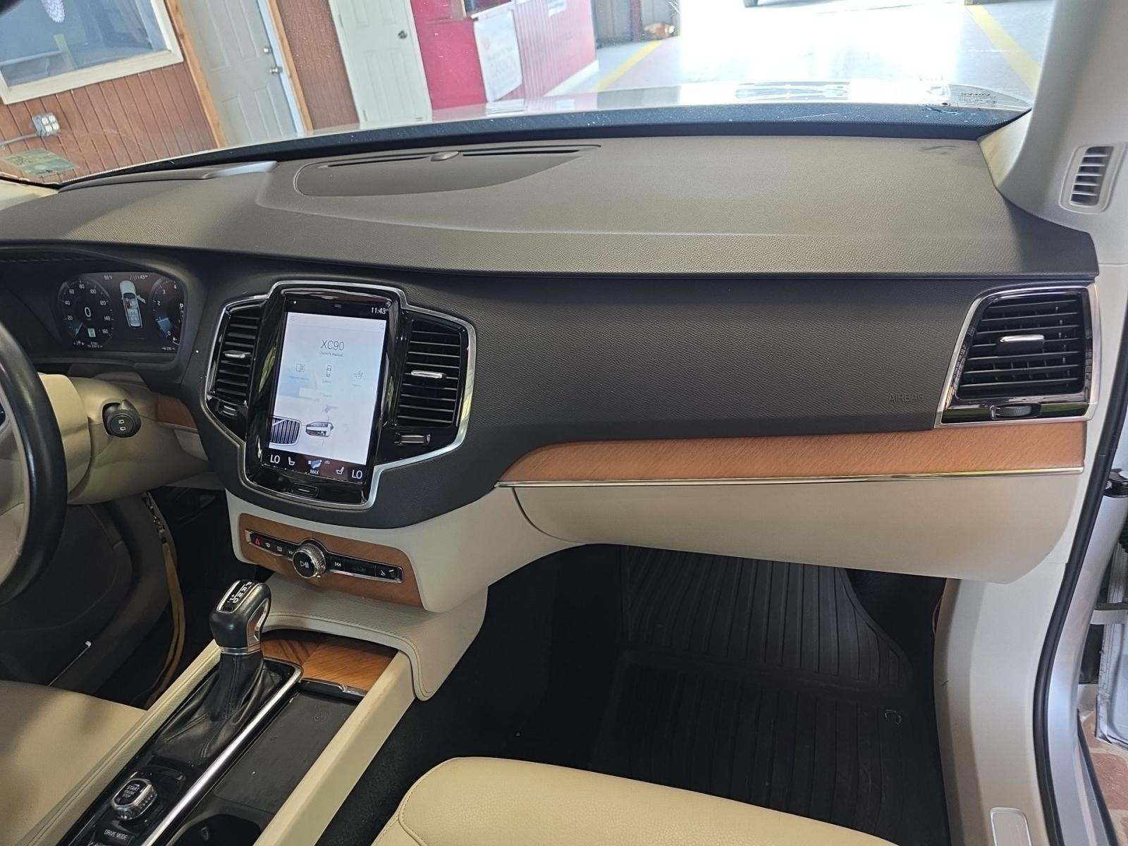 2021 Volvo XC90 T6 Momentum AWD