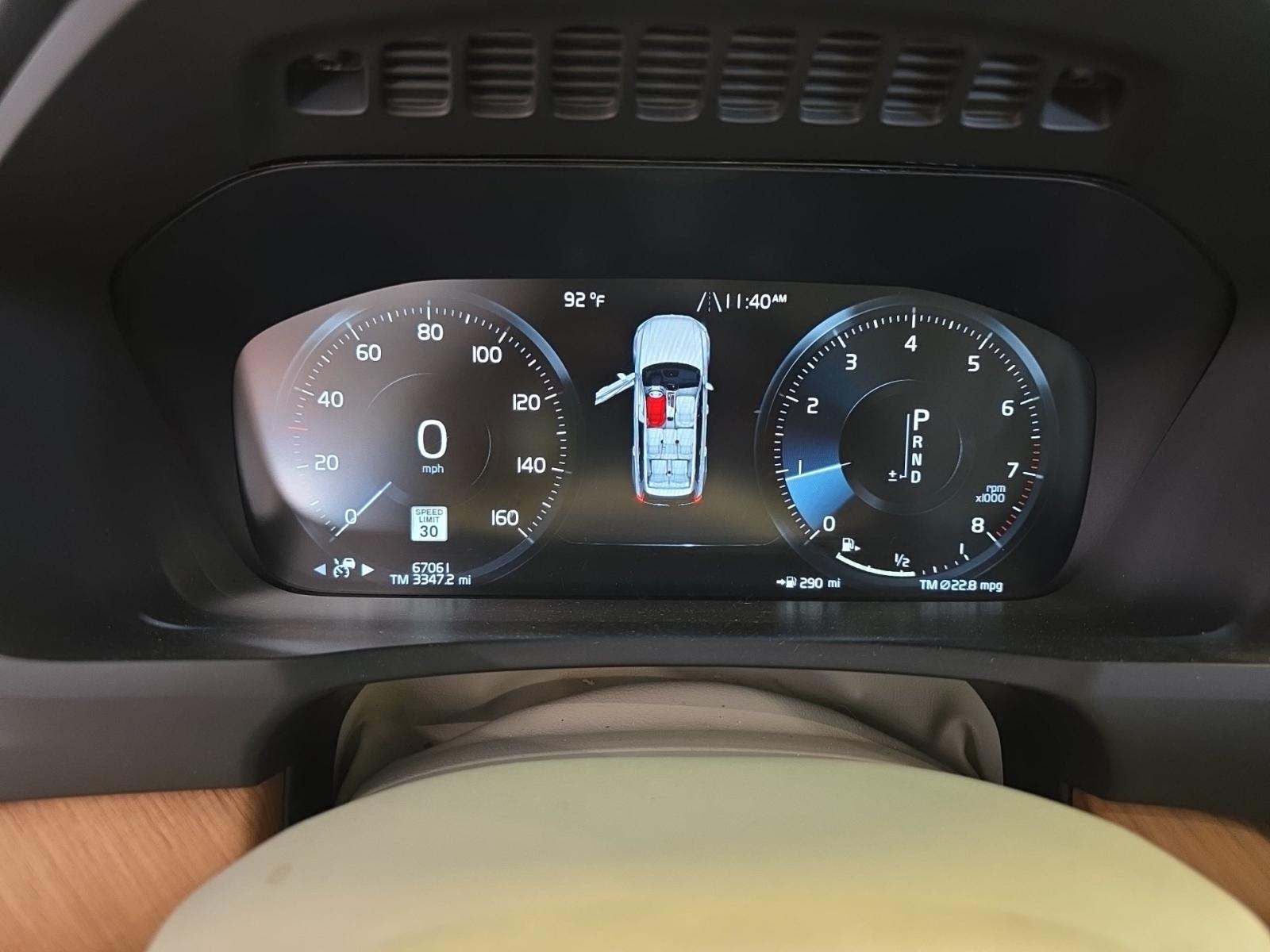 2021 Volvo XC90 T6 Momentum AWD