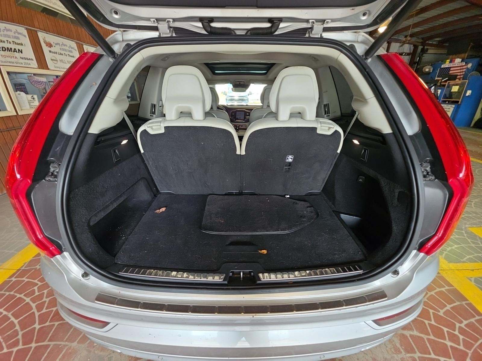 2021 Volvo XC90 T6 Momentum AWD