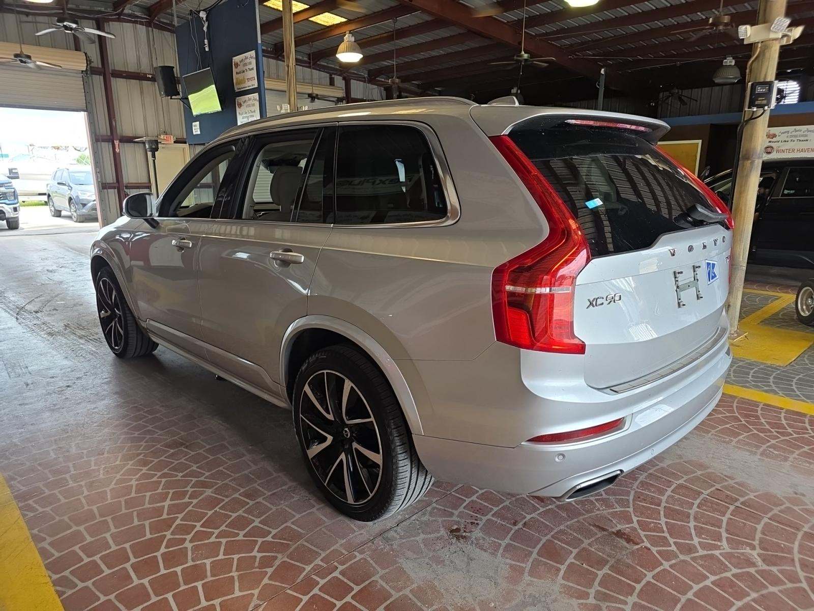 2021 Volvo XC90 T6 Momentum AWD