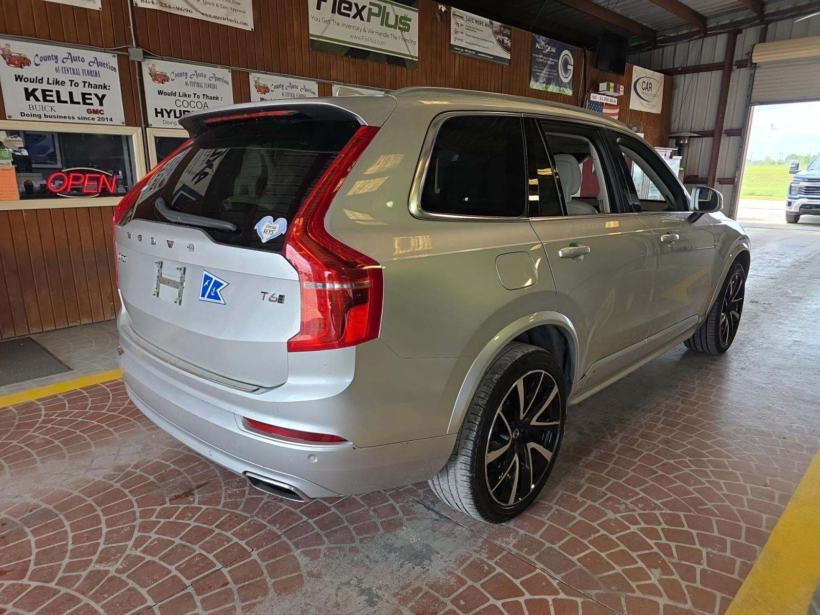 2021 Volvo XC90 T6 Momentum AWD