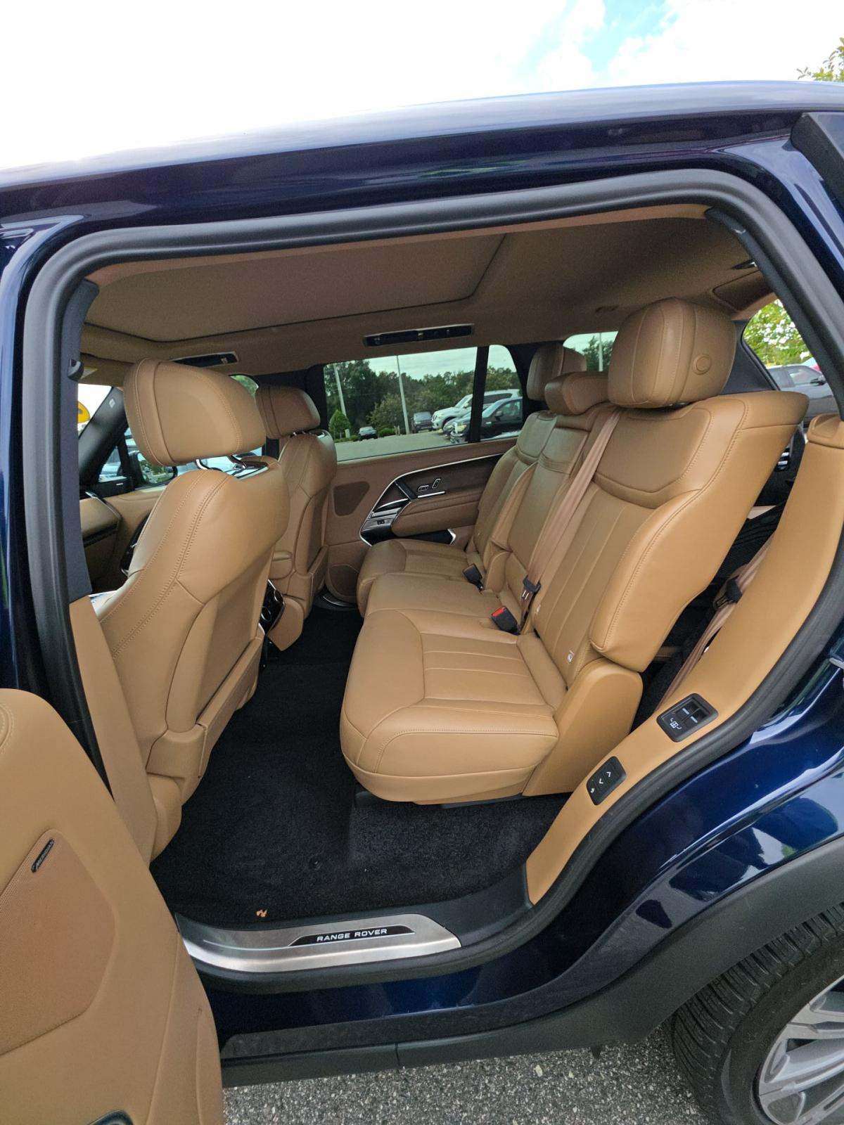 2023 Land Rover Range Rover SE LWB AWD
