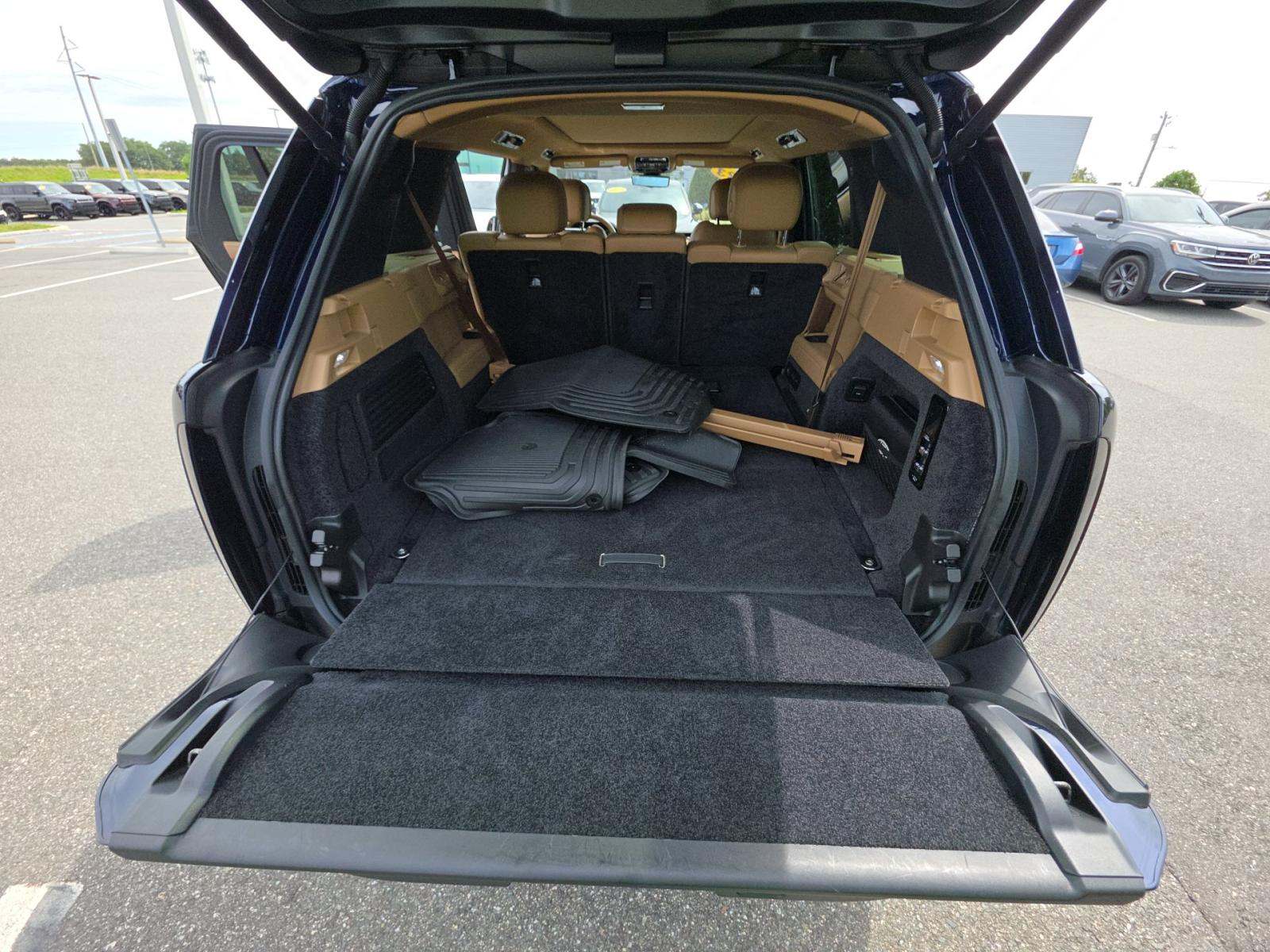 2023 Land Rover Range Rover SE LWB AWD