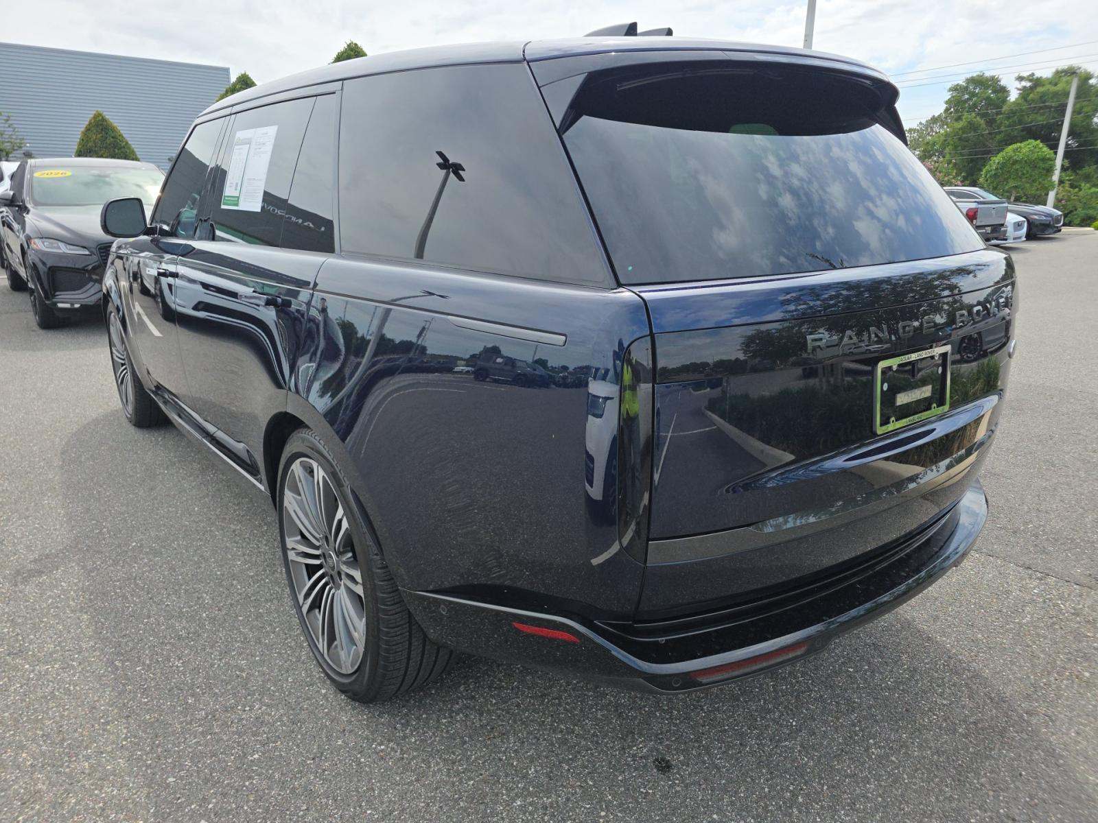 2023 Land Rover Range Rover SE LWB AWD
