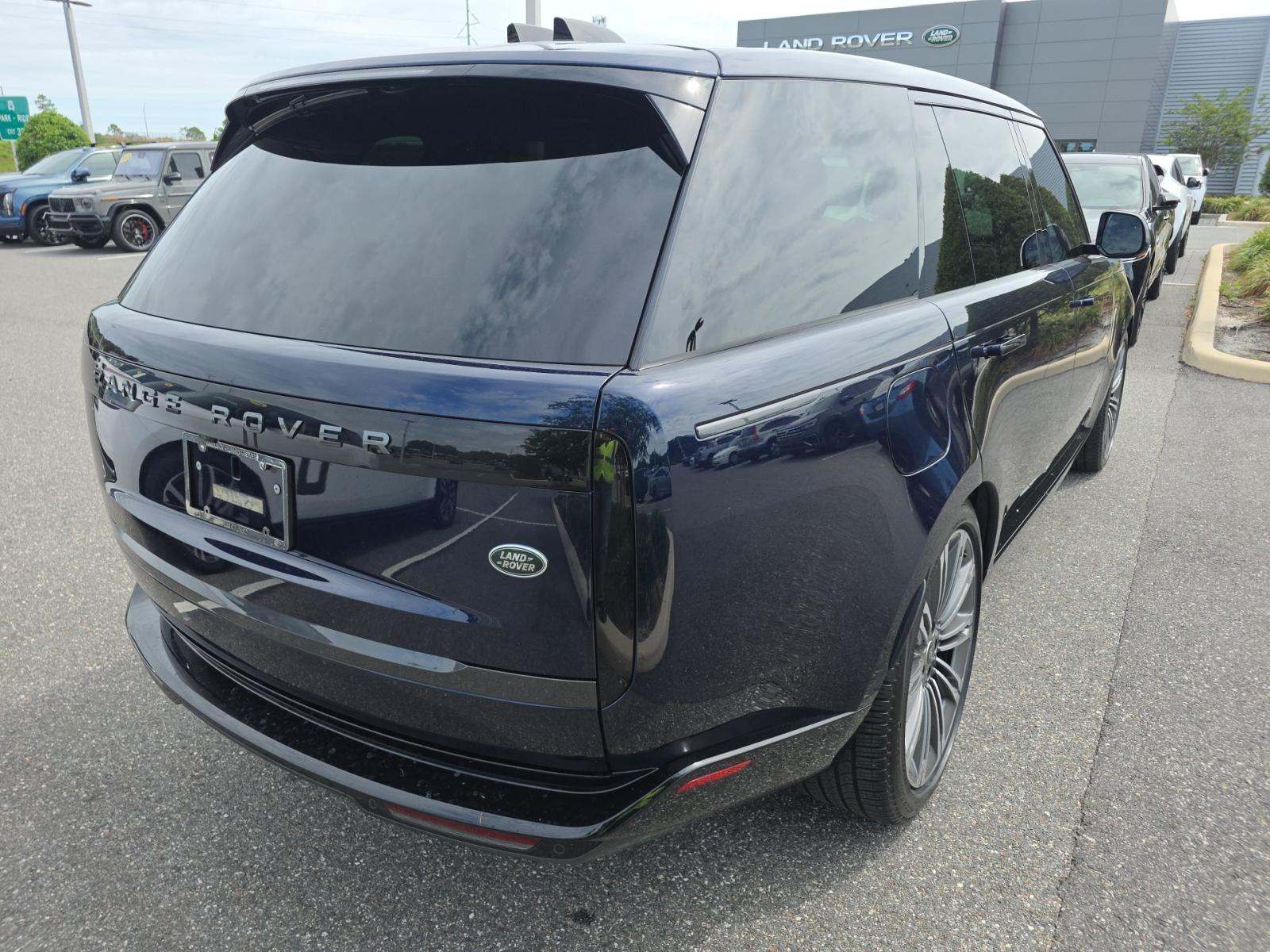 2023 Land Rover Range Rover SE LWB AWD