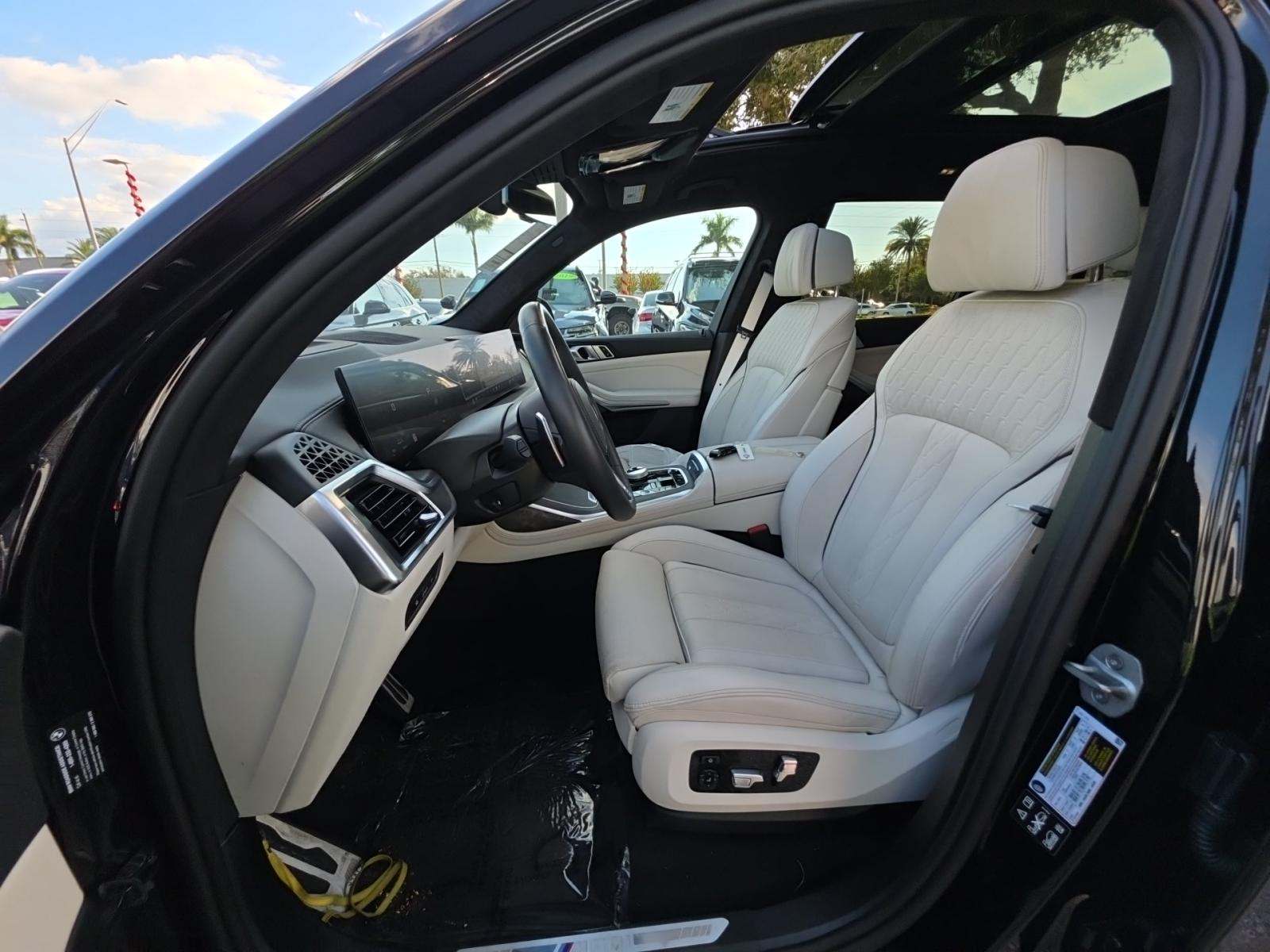 2025 BMW X7 M60i AWD