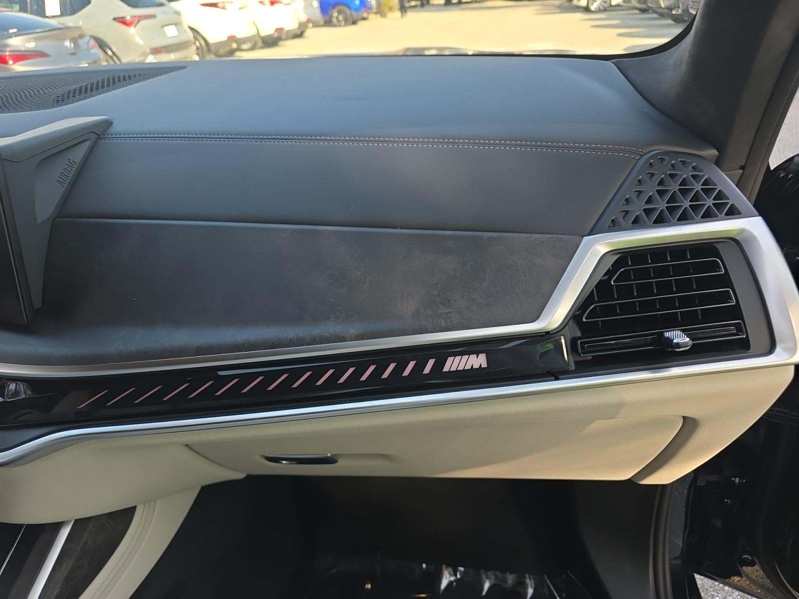 2025 BMW X7 M60i AWD