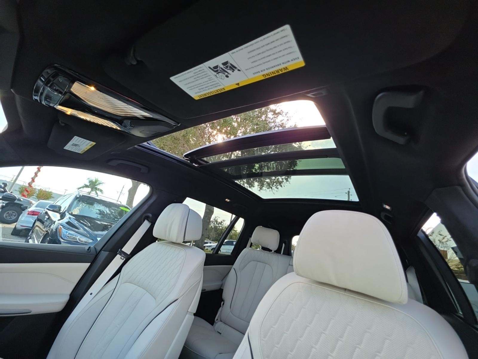 2025 BMW X7 M60i AWD