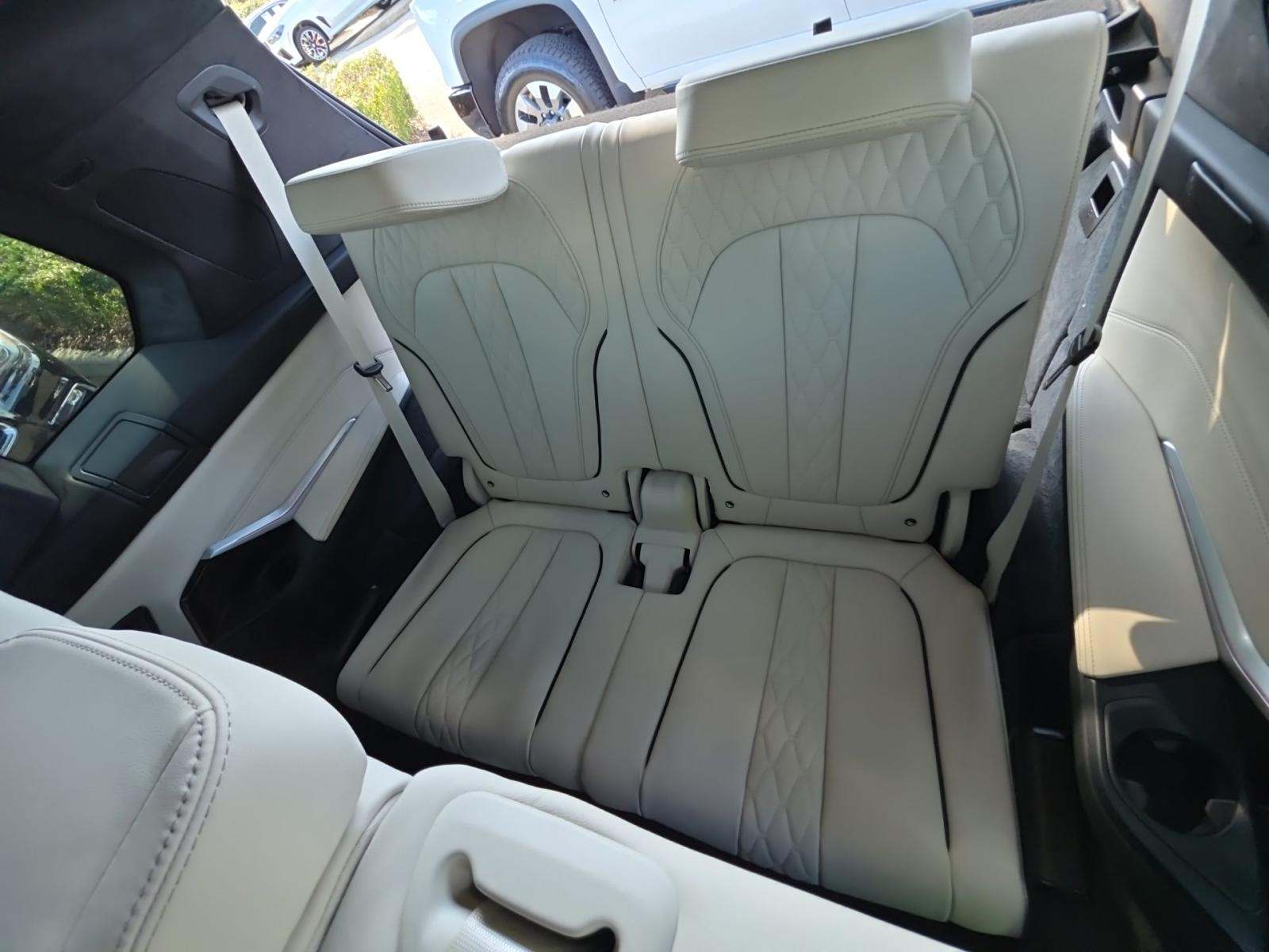 2025 BMW X7 M60i AWD