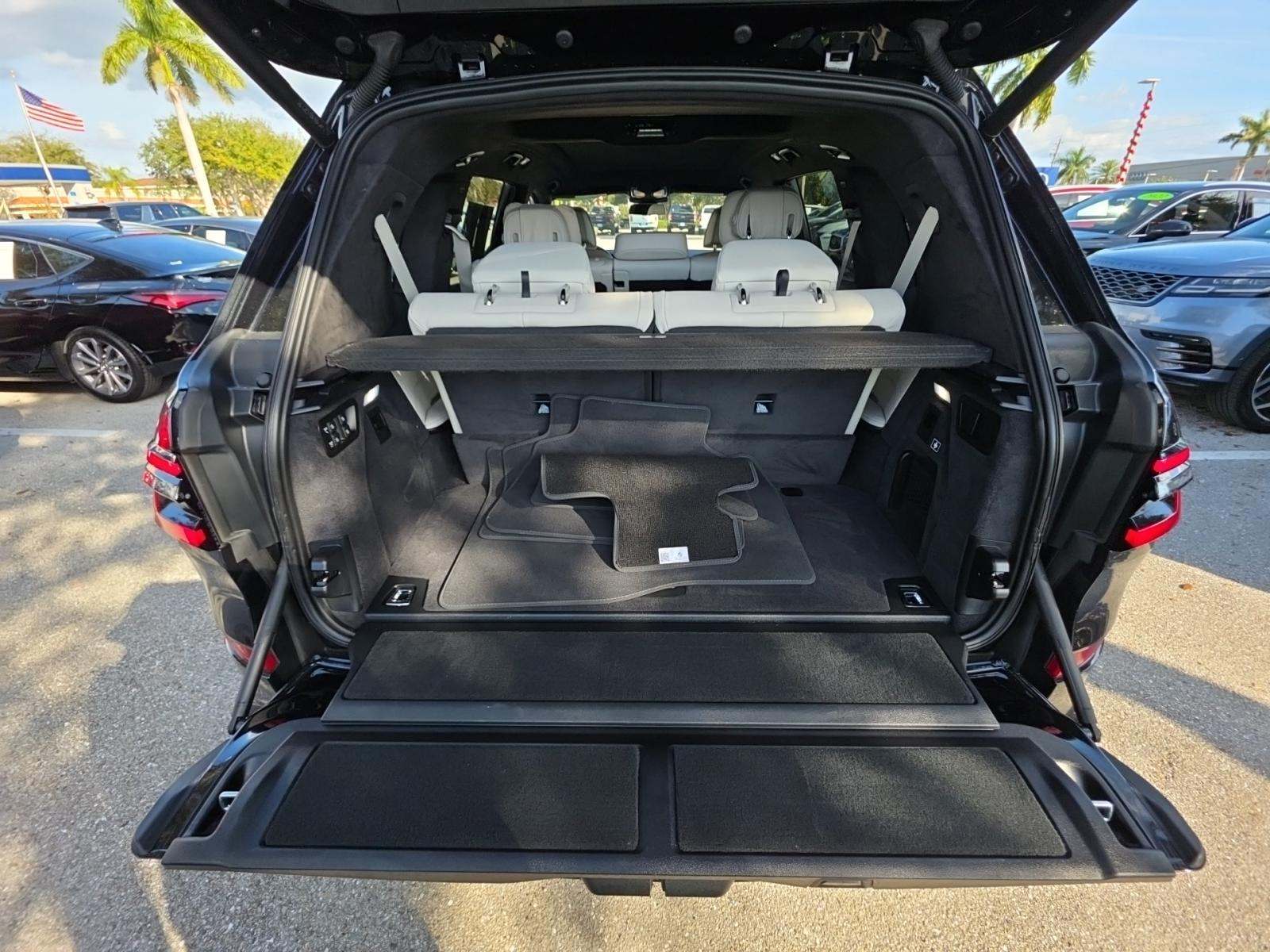 2025 BMW X7 M60i AWD