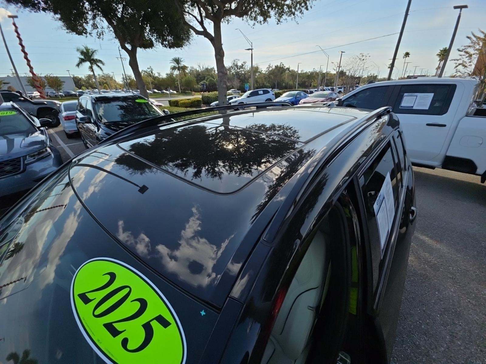 2025 BMW X7 M60i AWD