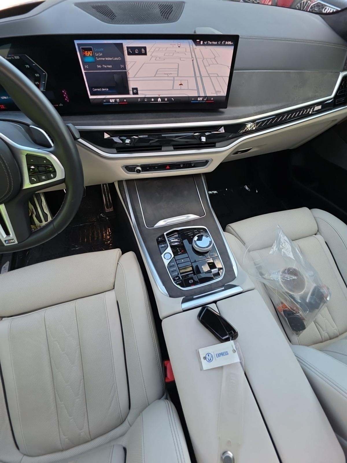 2025 BMW X7 M60i AWD