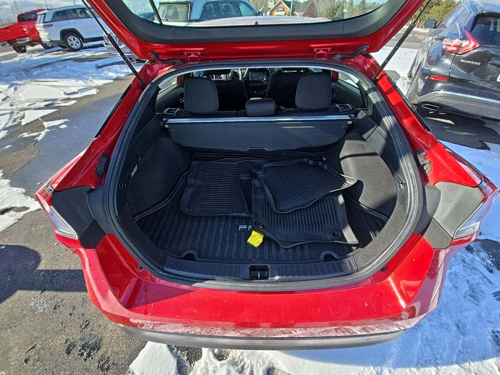 2022 Toyota Prius LE AWD