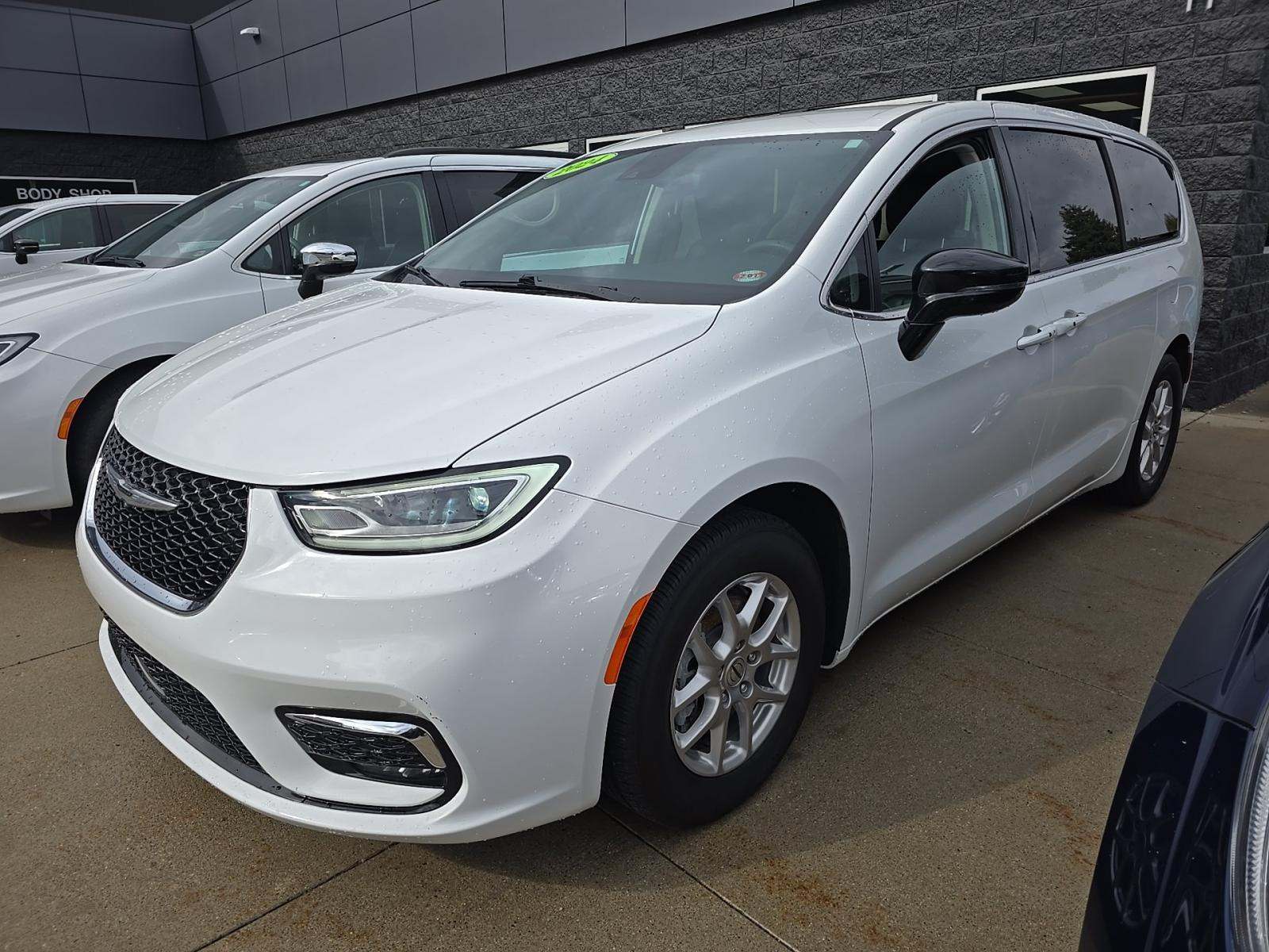 CHRYSLER PACIFICA - 1