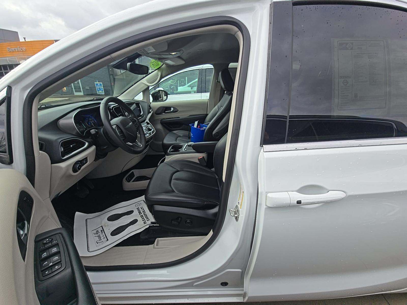CHRYSLER PACIFICA - 6
