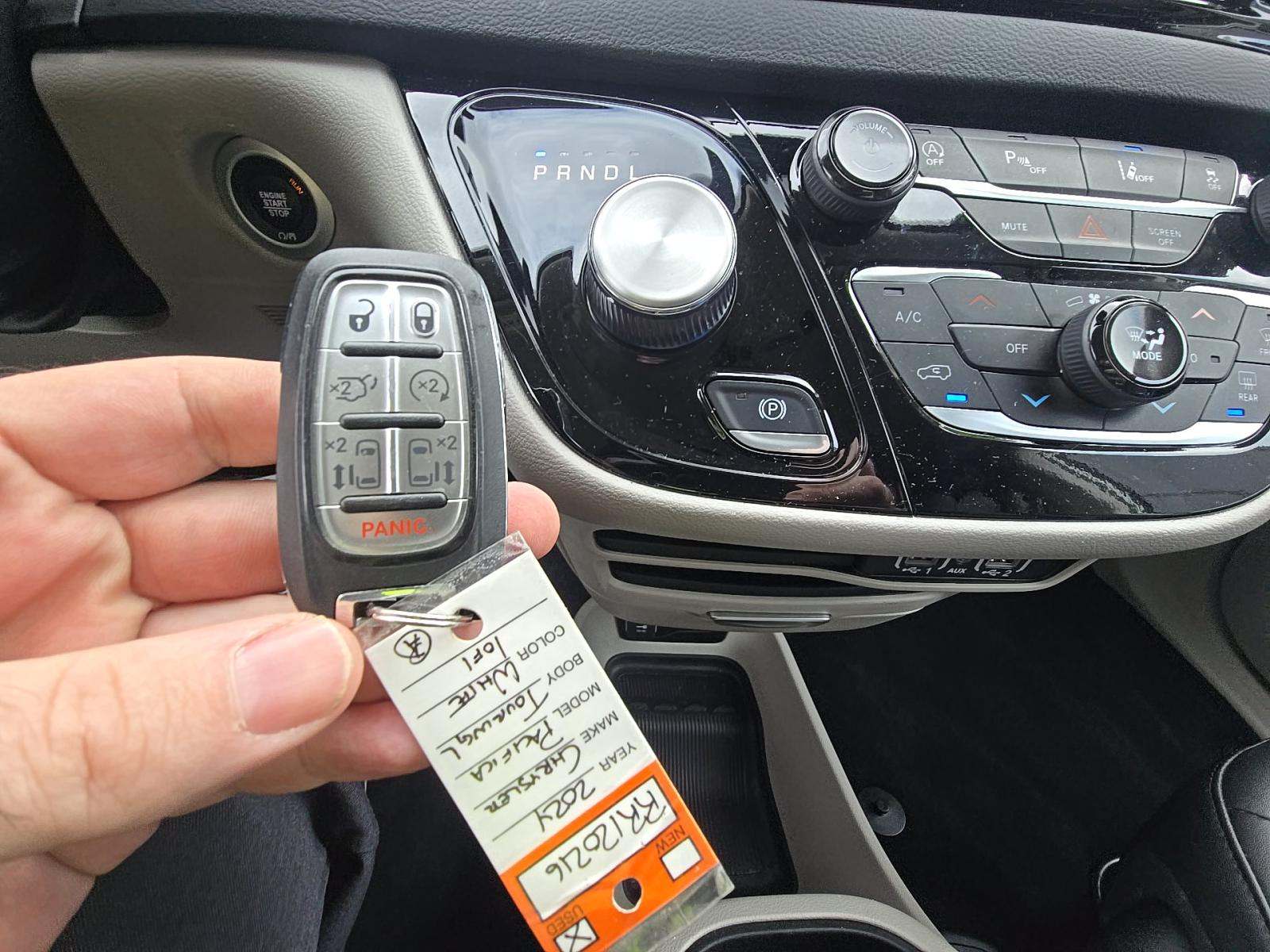 CHRYSLER PACIFICA - 8