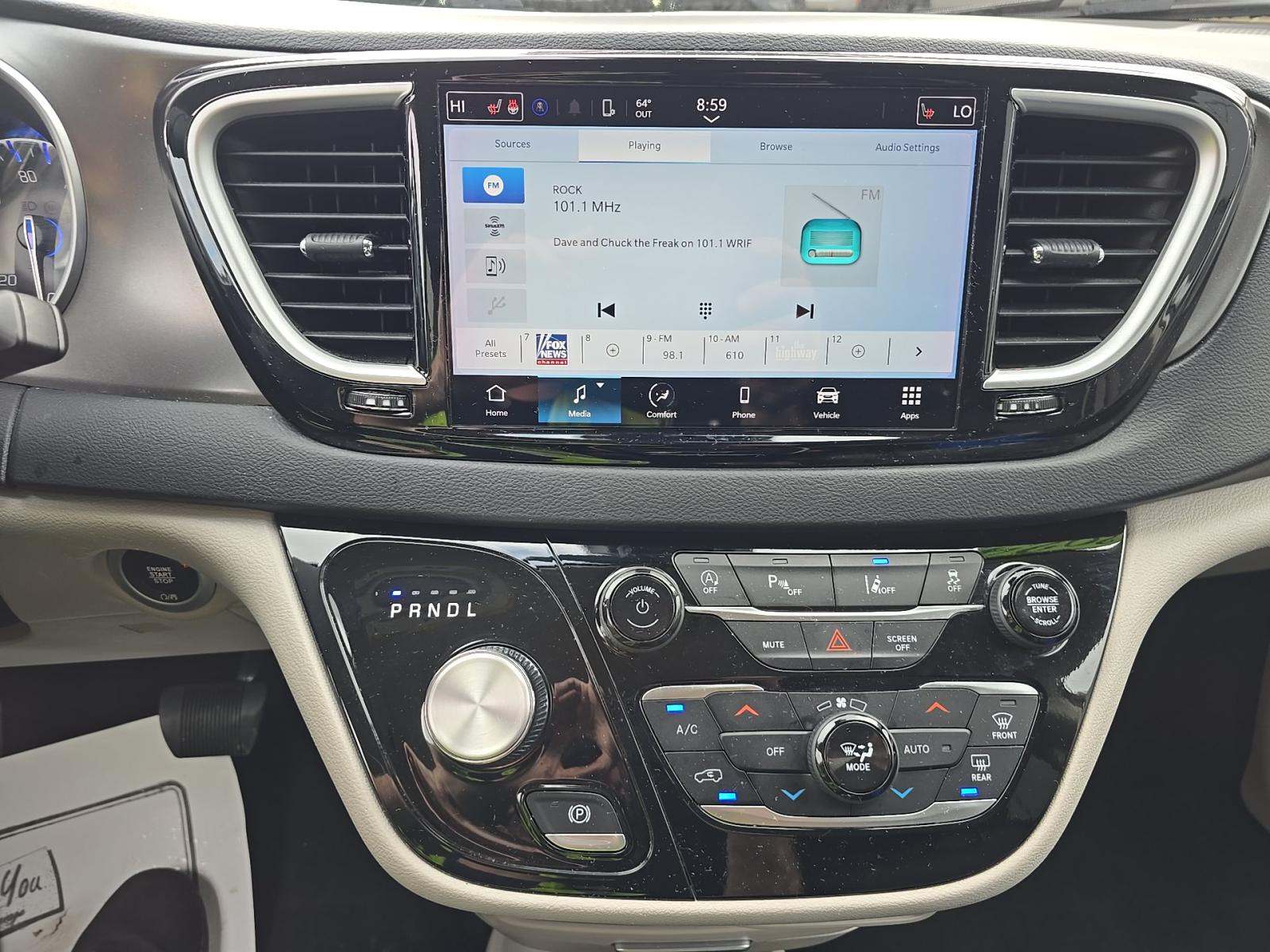 CHRYSLER PACIFICA - 10