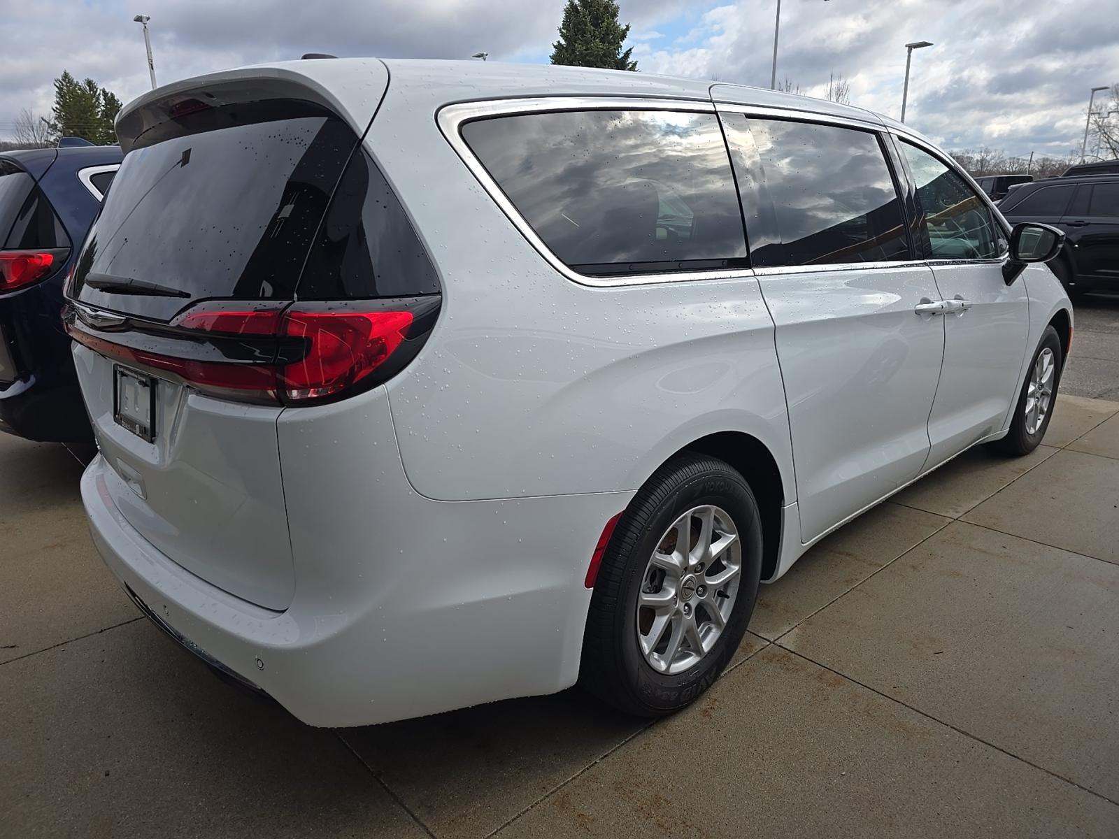 CHRYSLER PACIFICA - 3