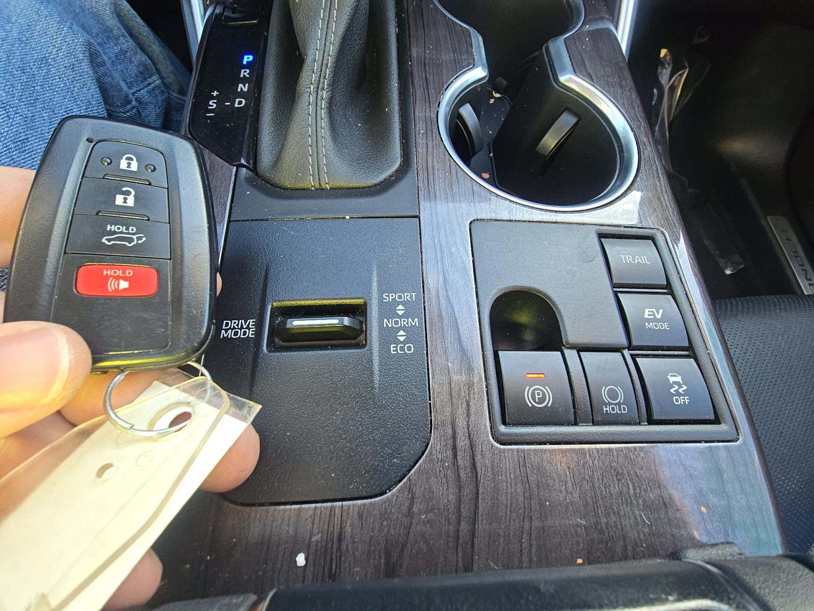 2023 Toyota Highlander Hybrid Limited AWD