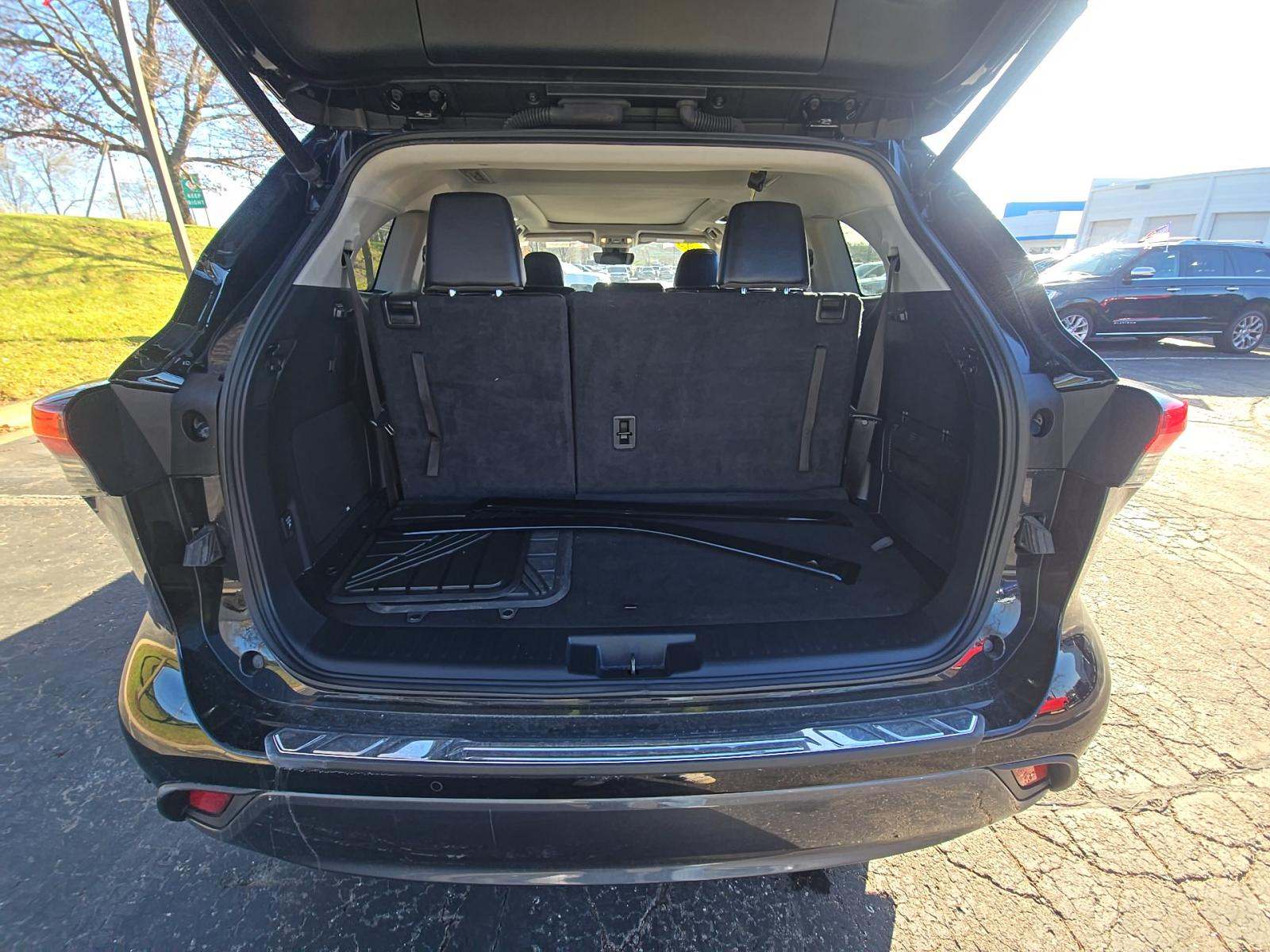 2023 Toyota Highlander Hybrid Limited AWD