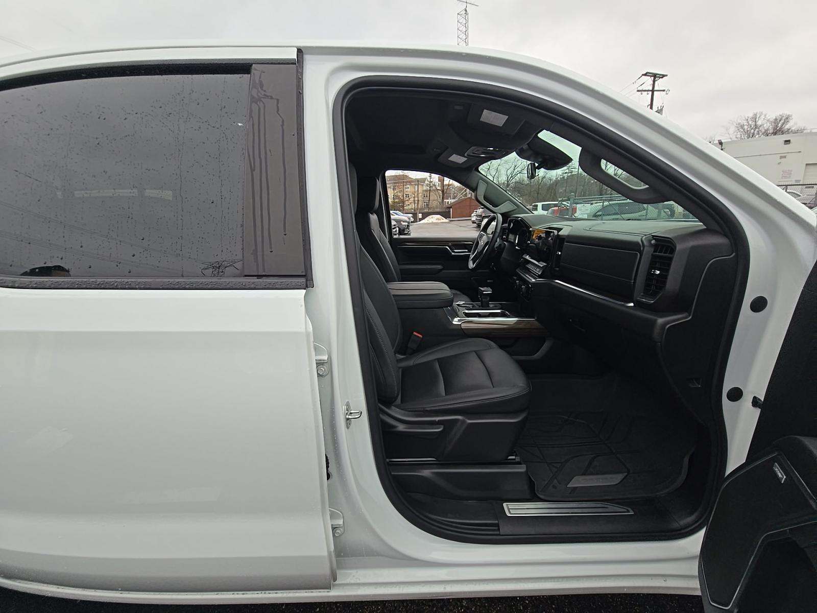 2024 Chevrolet Silverado 1500 RST AWD