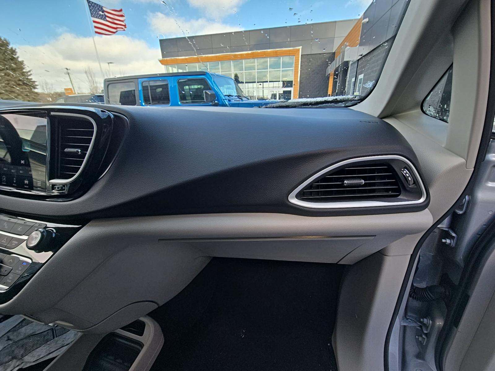 2024 Chrysler Pacifica Touring L FWD