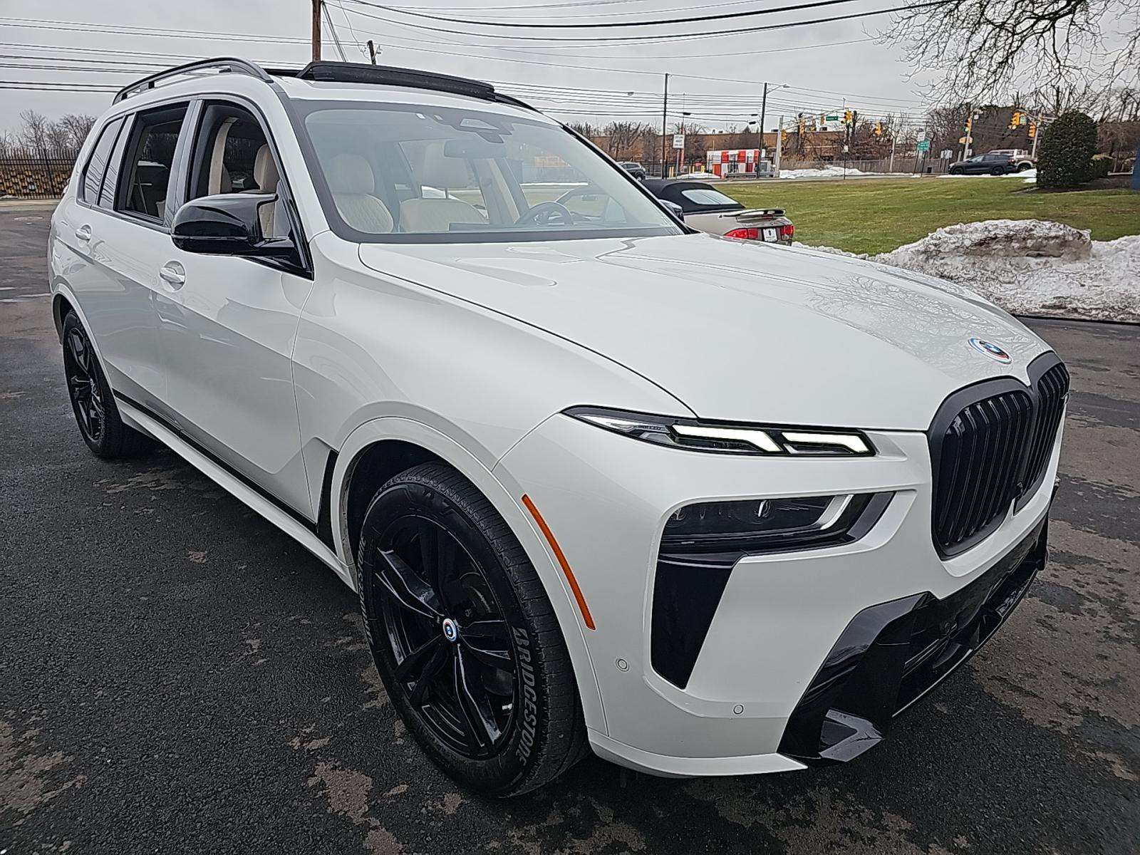 2023 BMW X7 M60i AWD