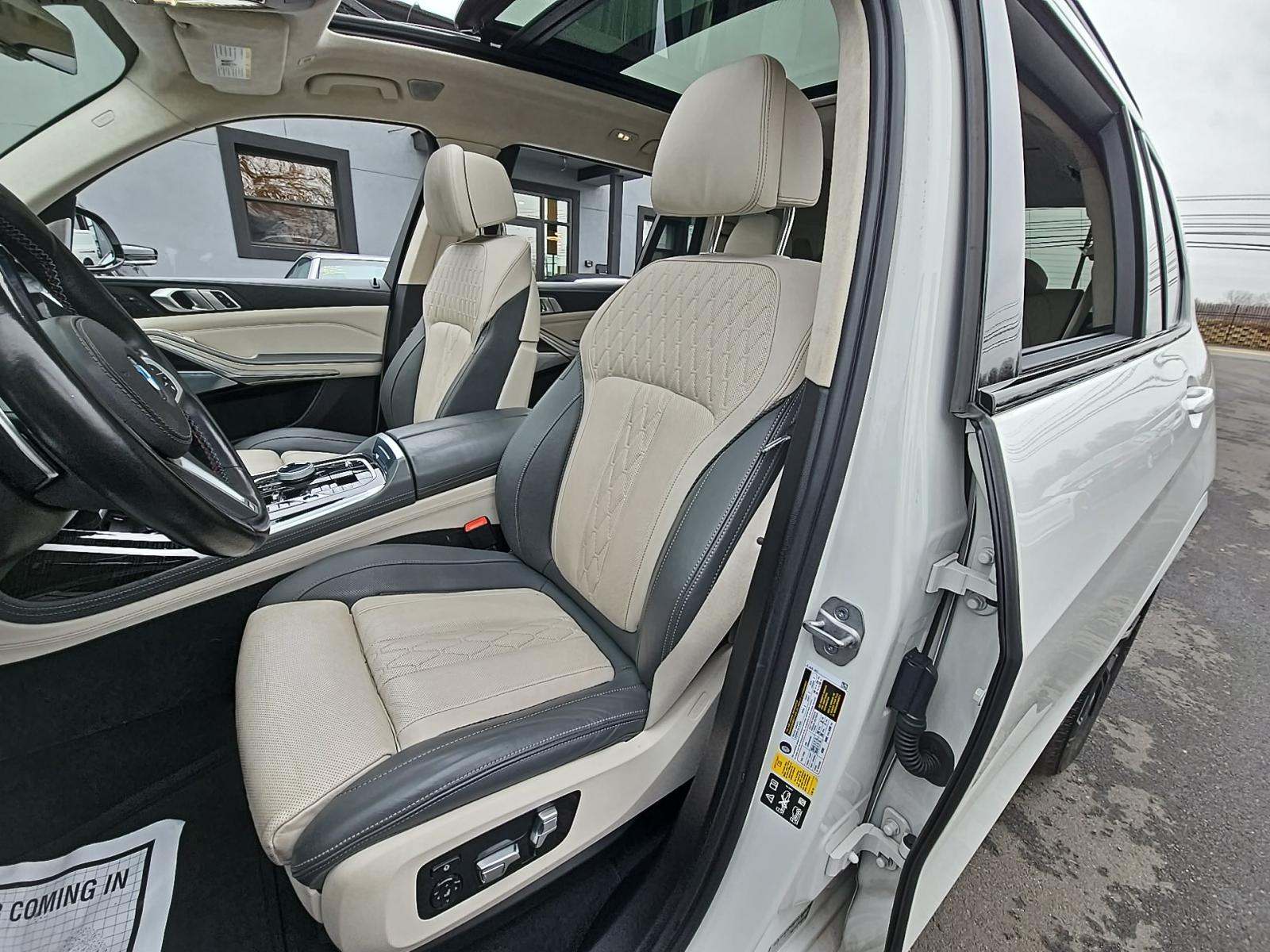 2023 BMW X7 M60i AWD