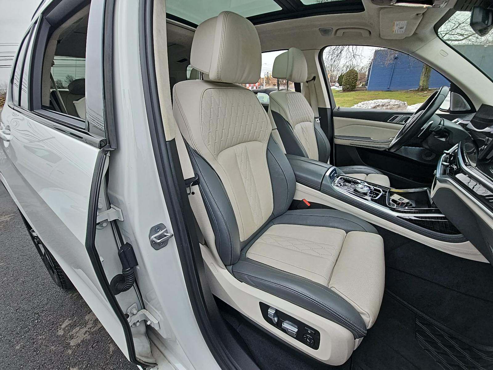 2023 BMW X7 M60i AWD