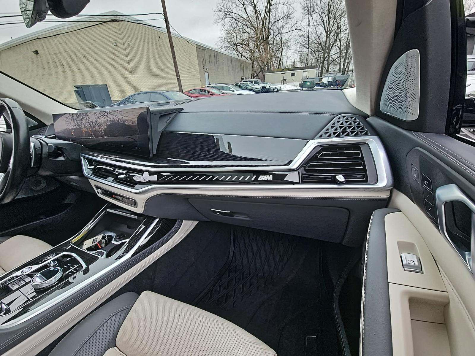 2023 BMW X7 M60i AWD