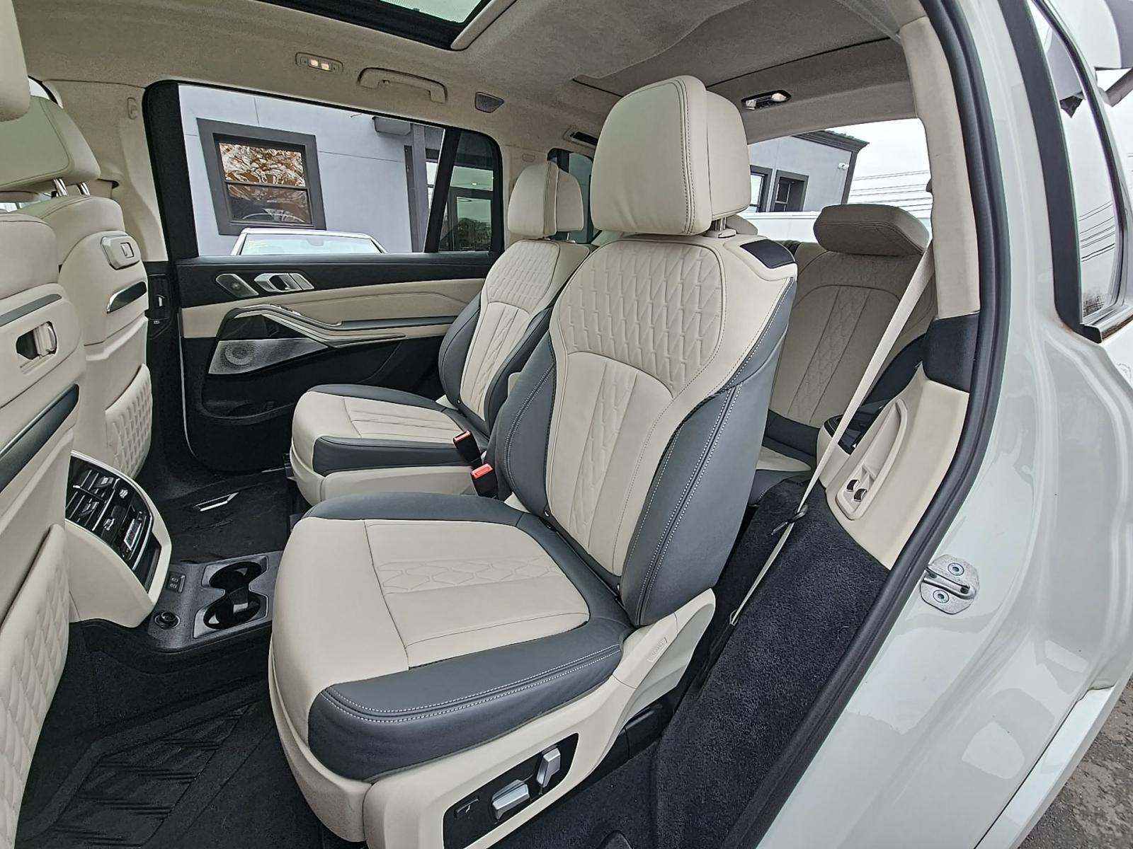 2023 BMW X7 M60i AWD