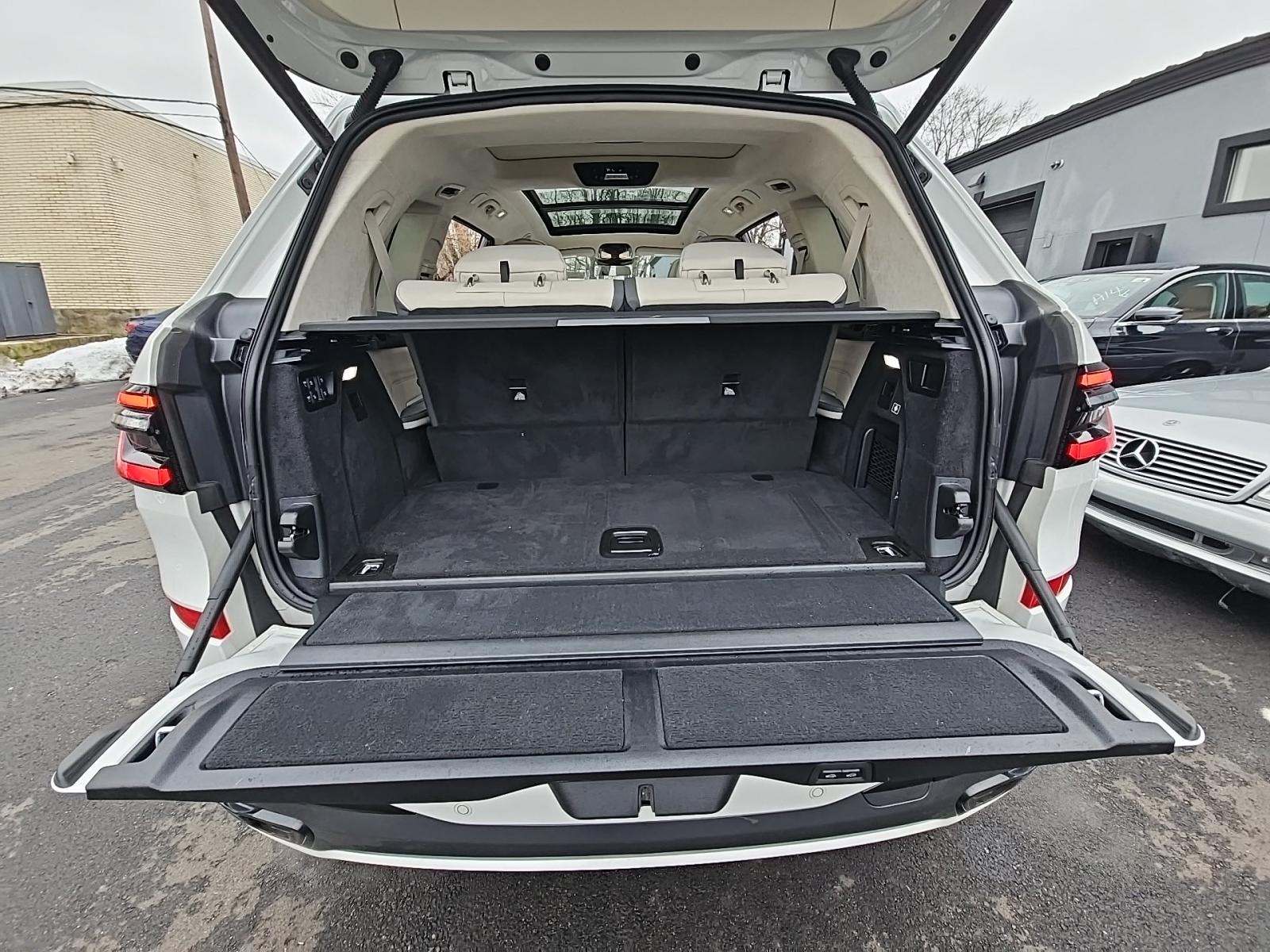 2023 BMW X7 M60i AWD