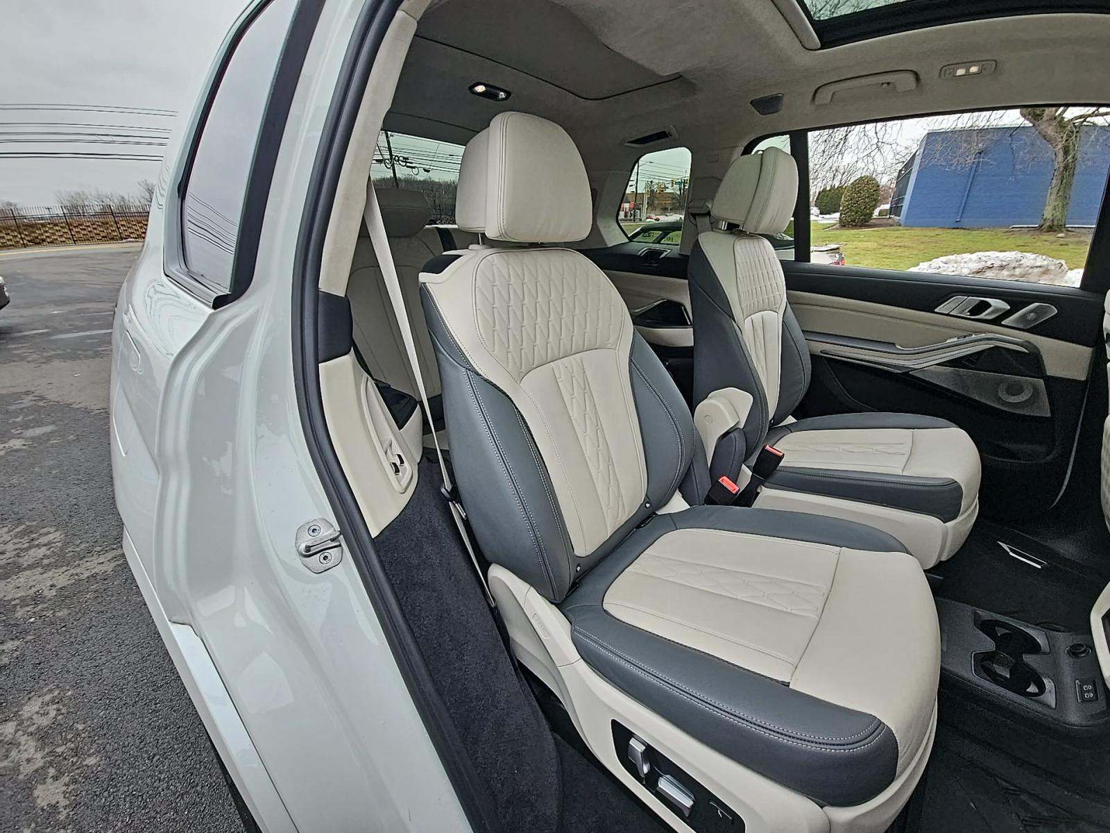 2023 BMW X7 M60i AWD