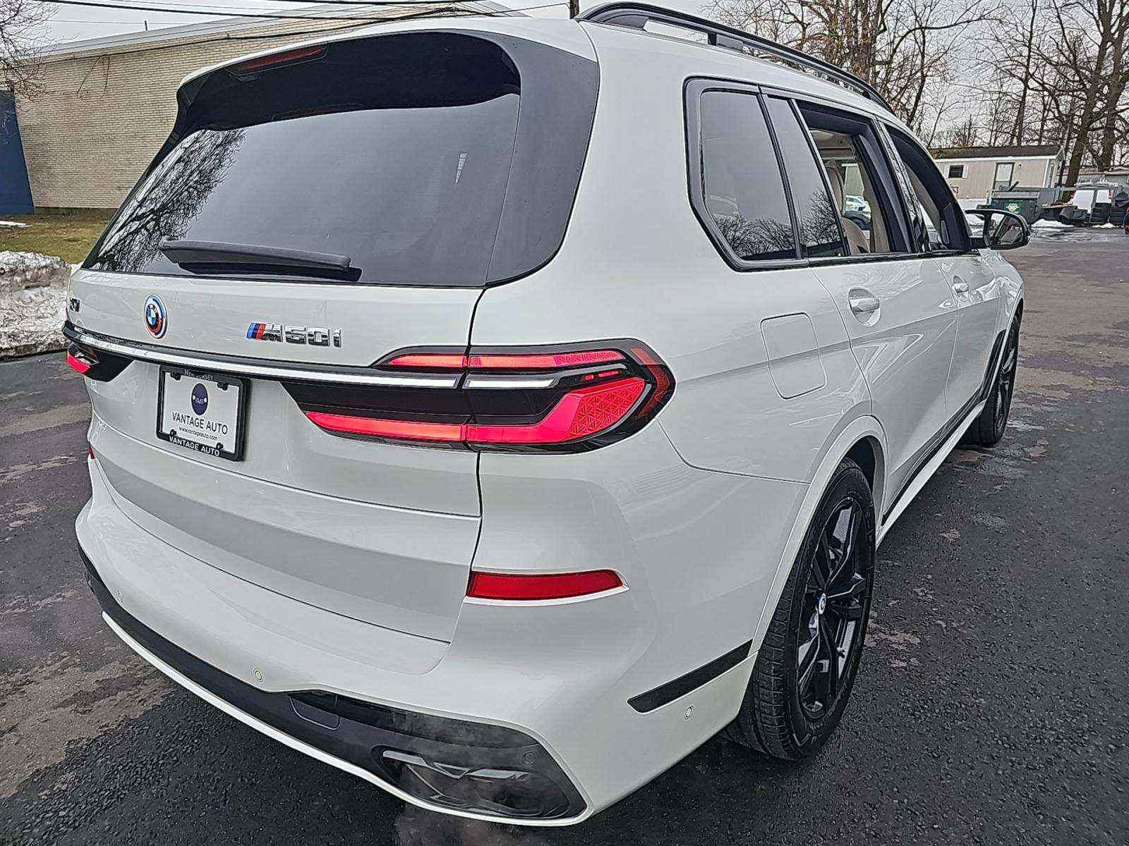 2023 BMW X7 M60i AWD