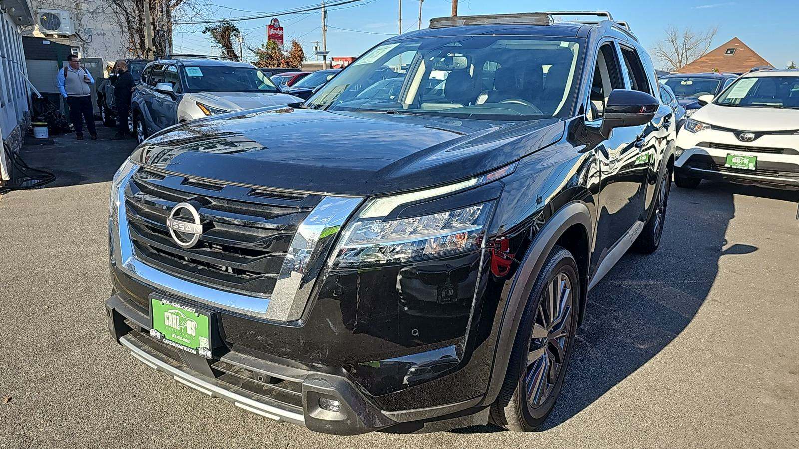 2022 Nissan Pathfinder SL