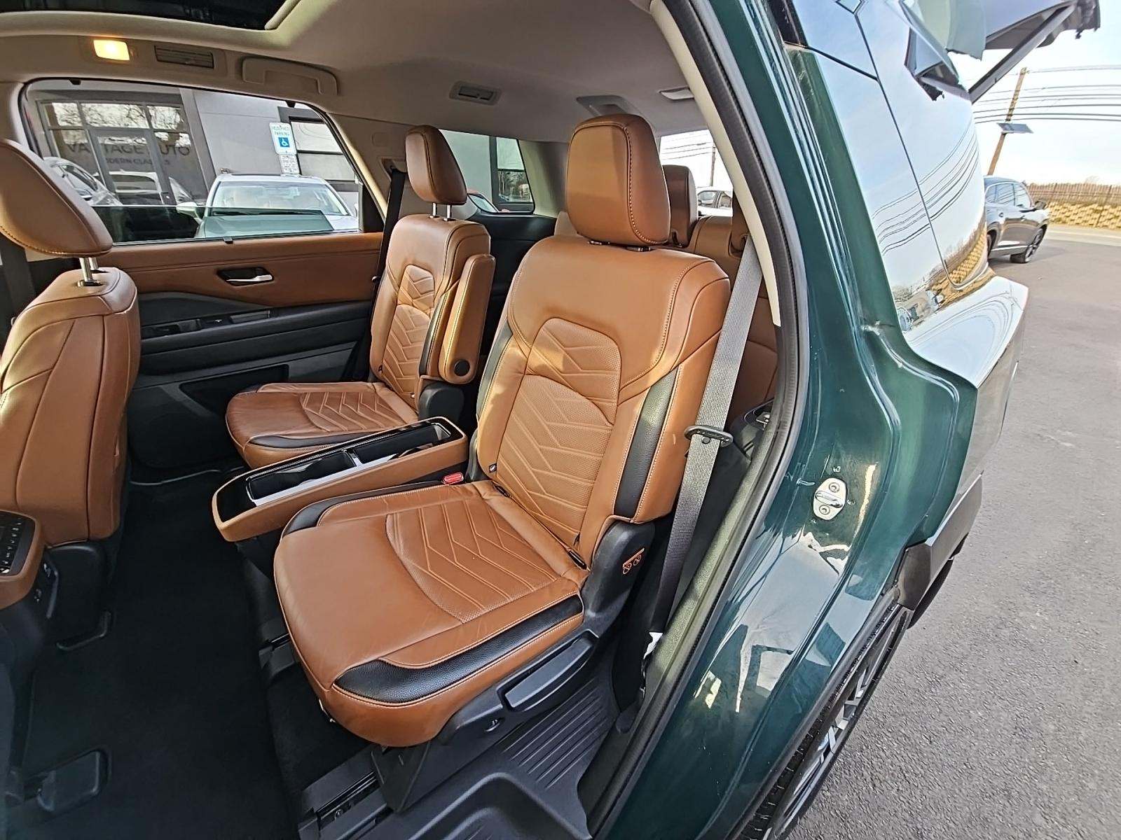 2022 Nissan Pathfinder Platinum AWD