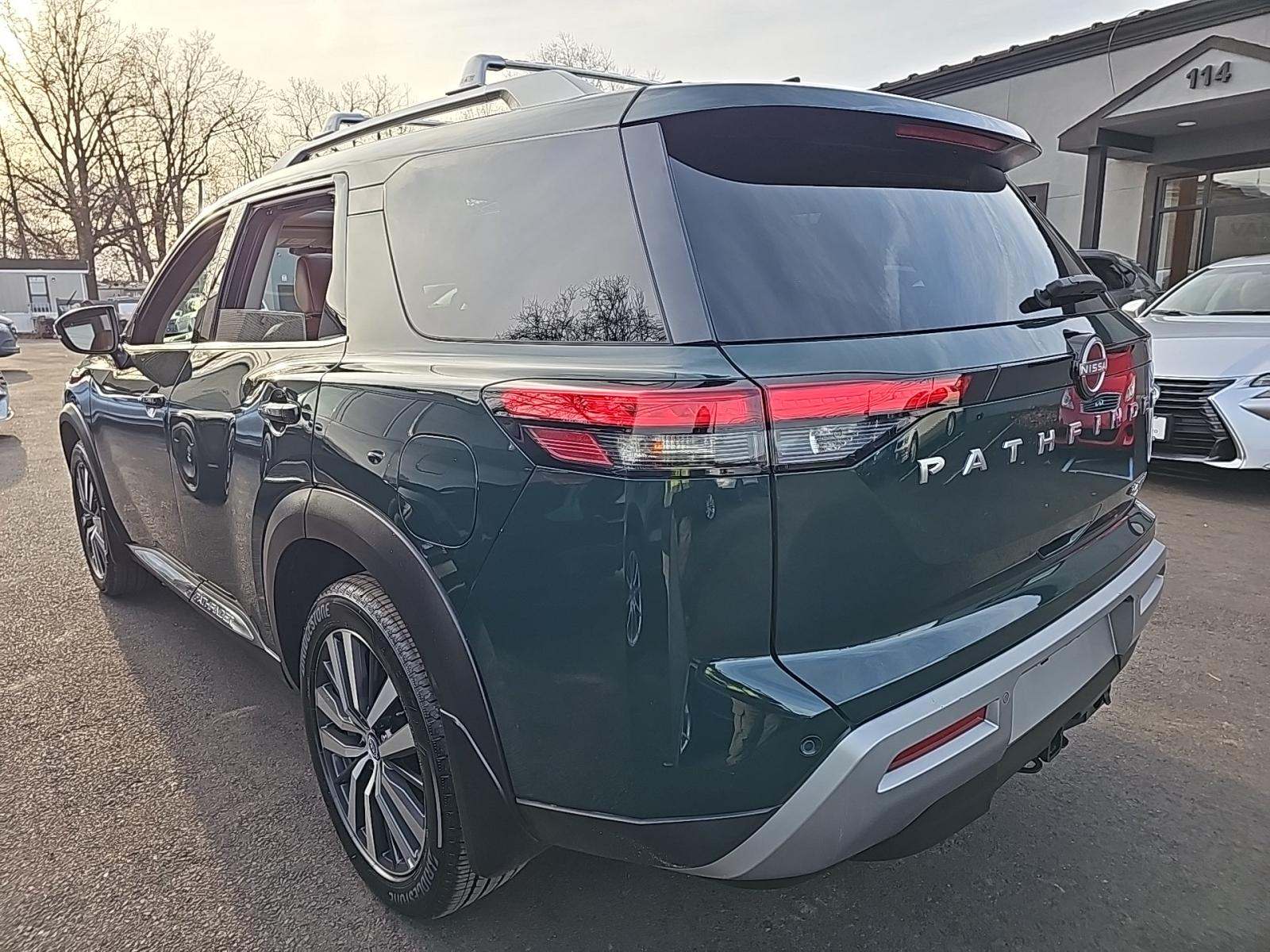 2022 Nissan Pathfinder Platinum AWD