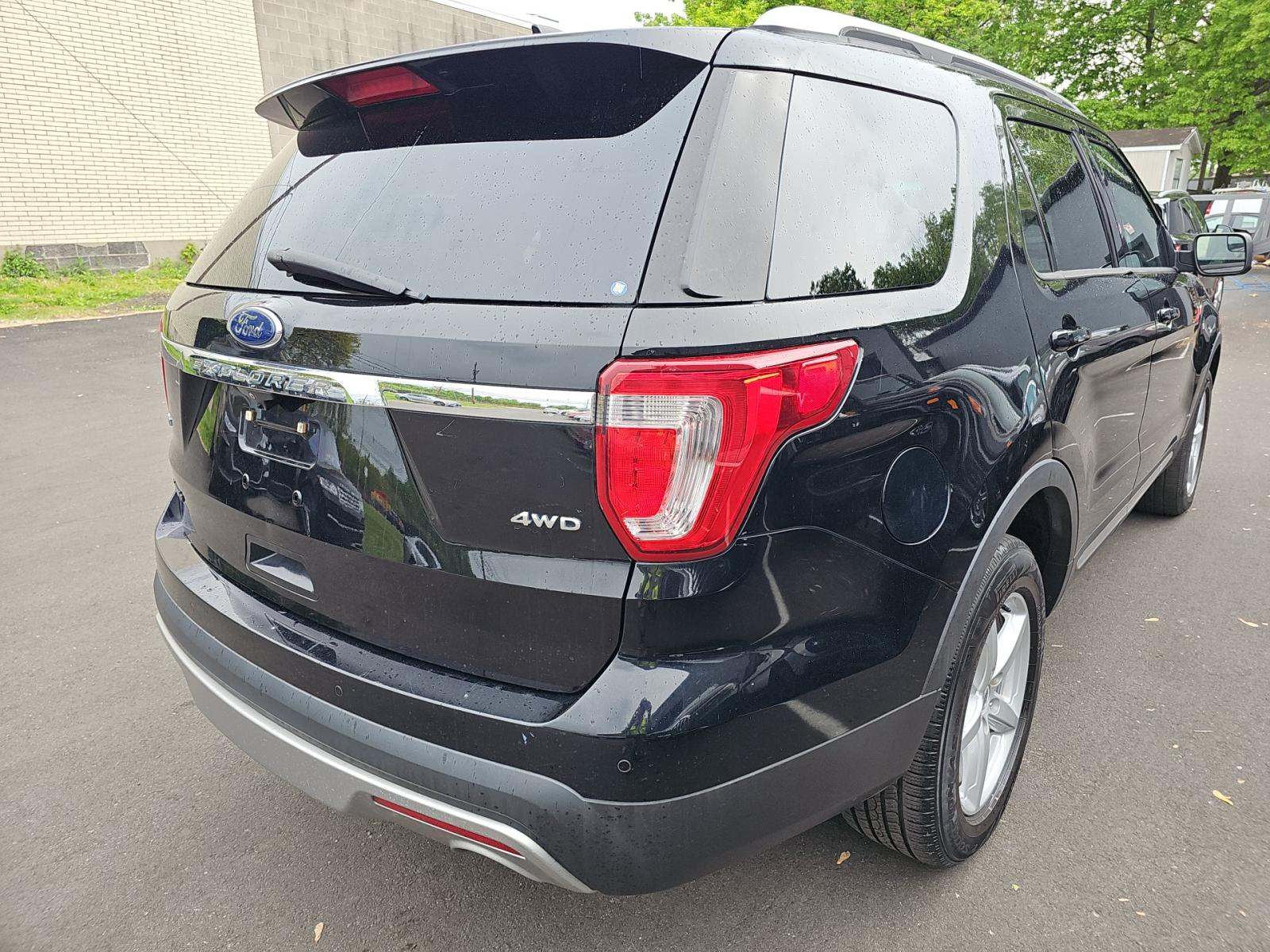 FORD EXPLORER - 3