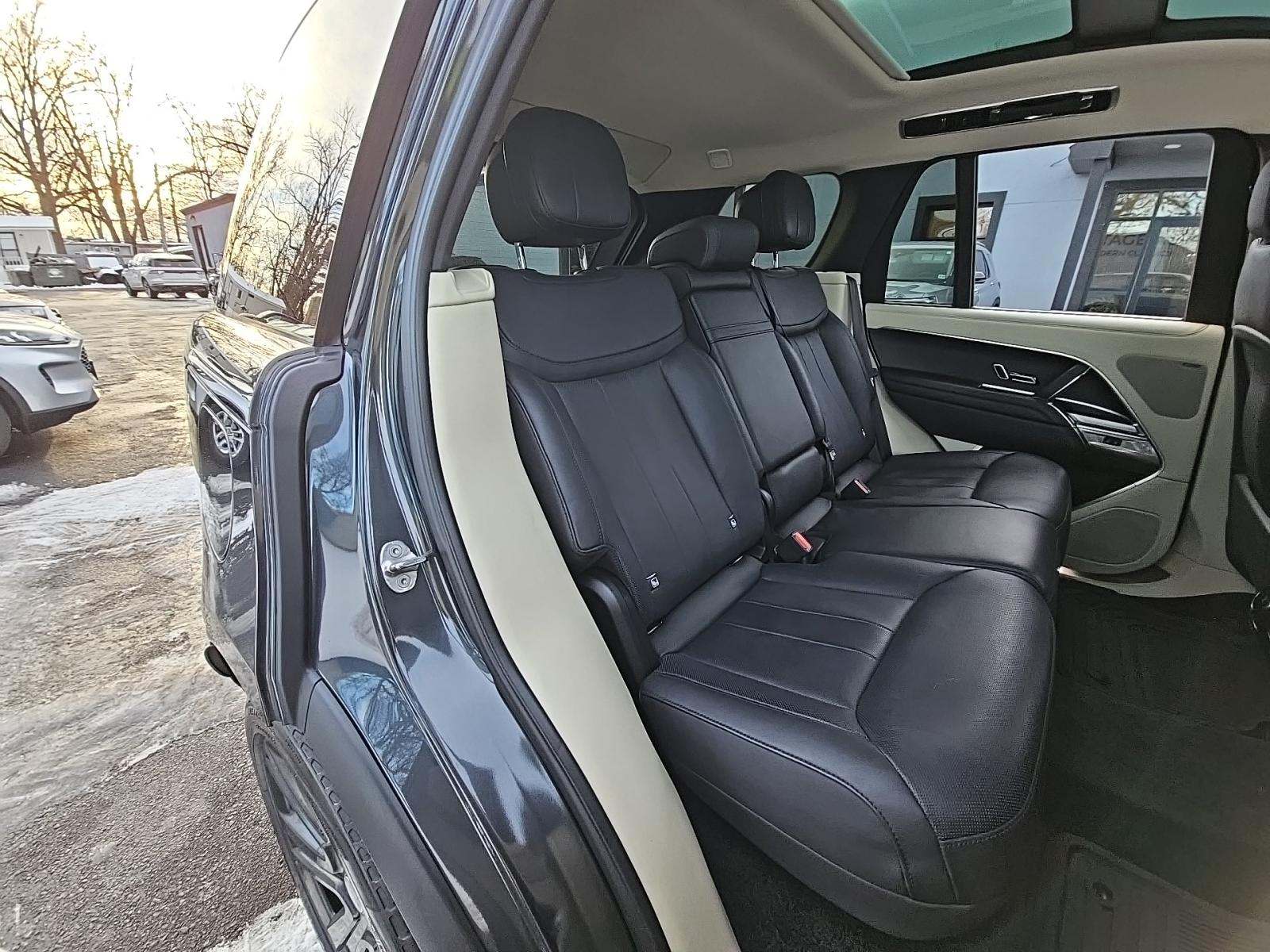 2023 Land Rover Range Rover SE AWD