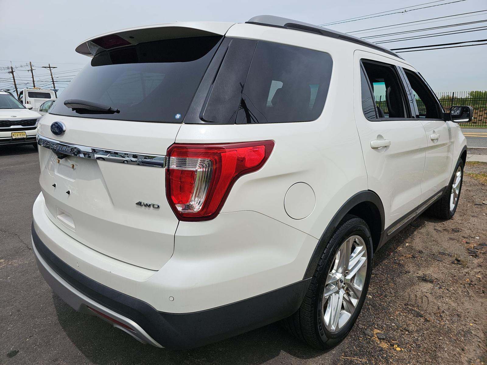 FORD EXPLORER - 3