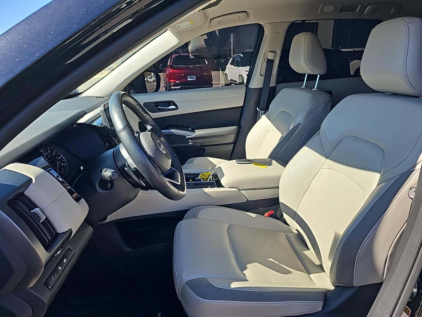 2024 Nissan Pathfinder SL FWD