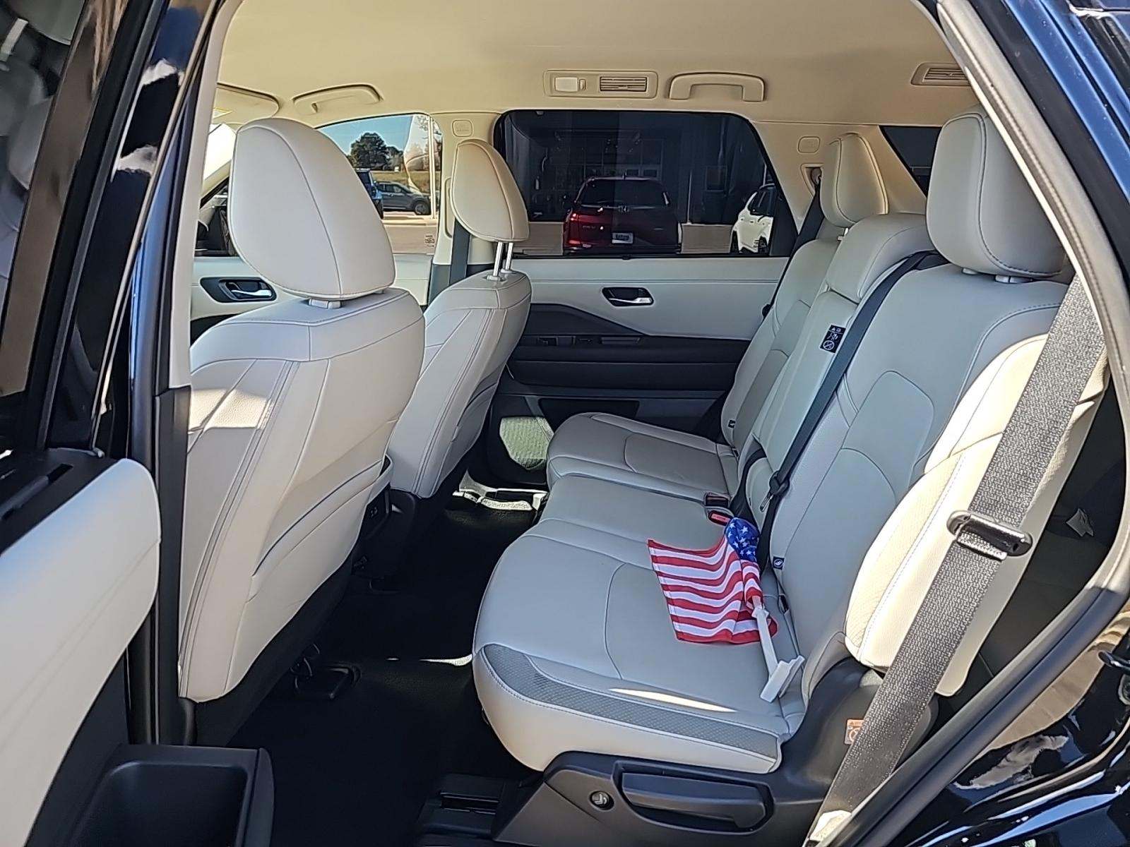 2024 Nissan Pathfinder SL FWD